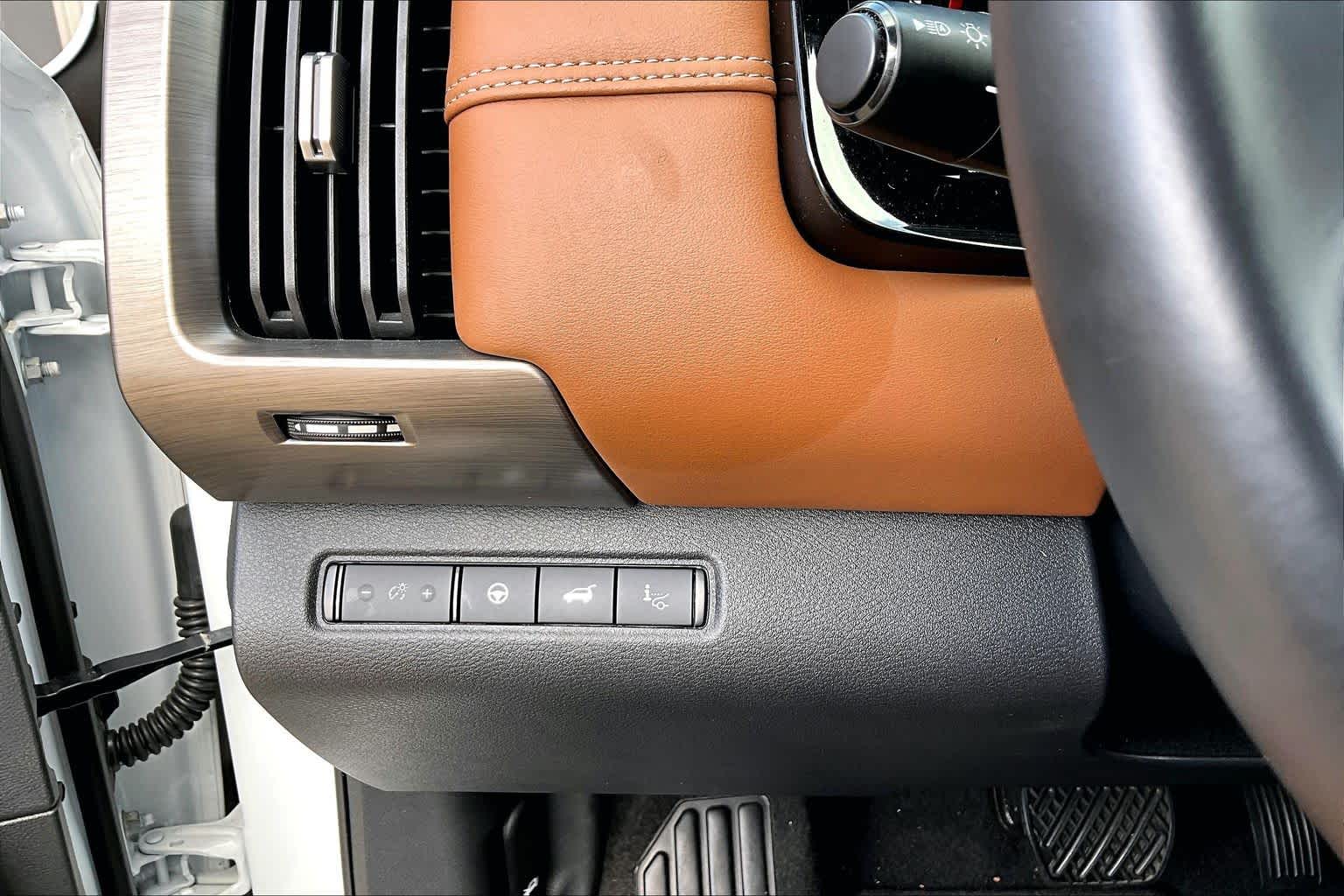 2025 Nissan Pathfinder Platinum Everest White Pearl Tricoat at Sterling McCall Nissan