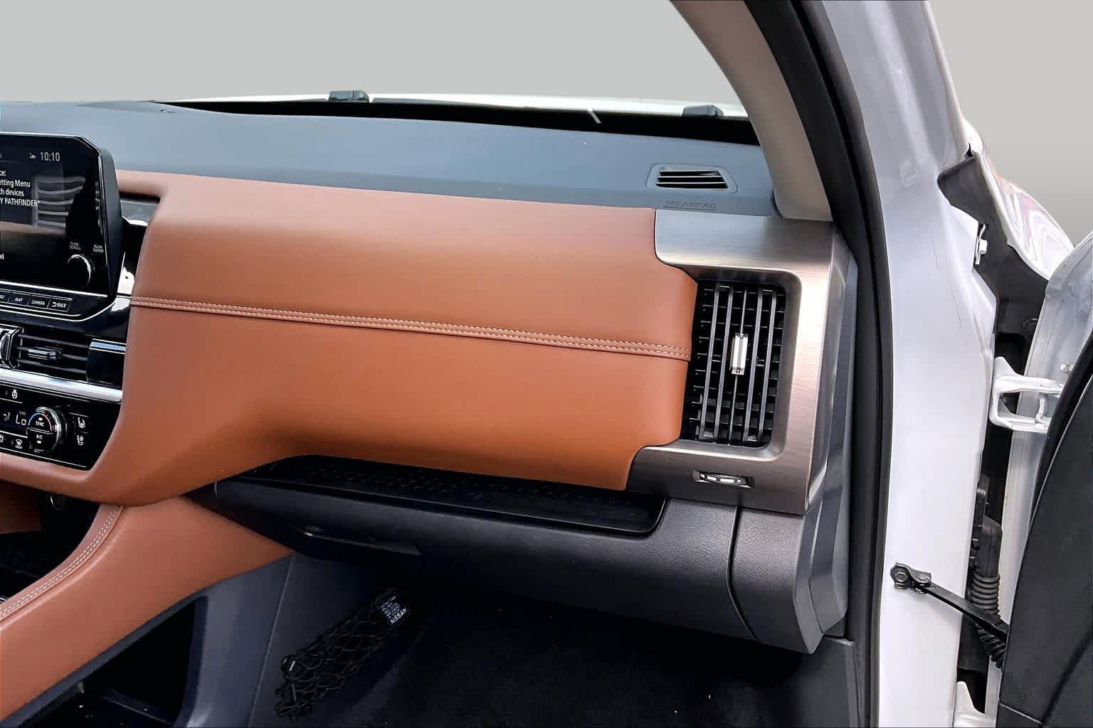2025 Nissan Pathfinder Platinum Everest White Pearl Tricoat at Sterling McCall Nissan