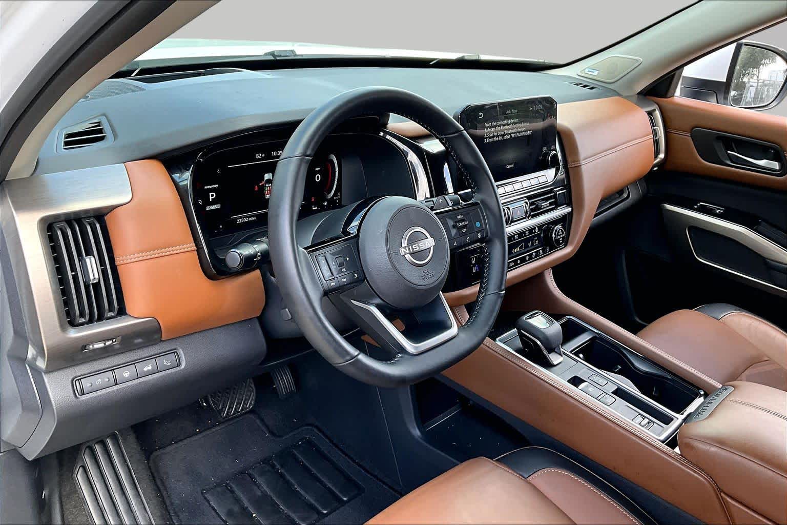2025 Nissan Pathfinder Platinum Everest White Pearl Tricoat at Sterling McCall Nissan
