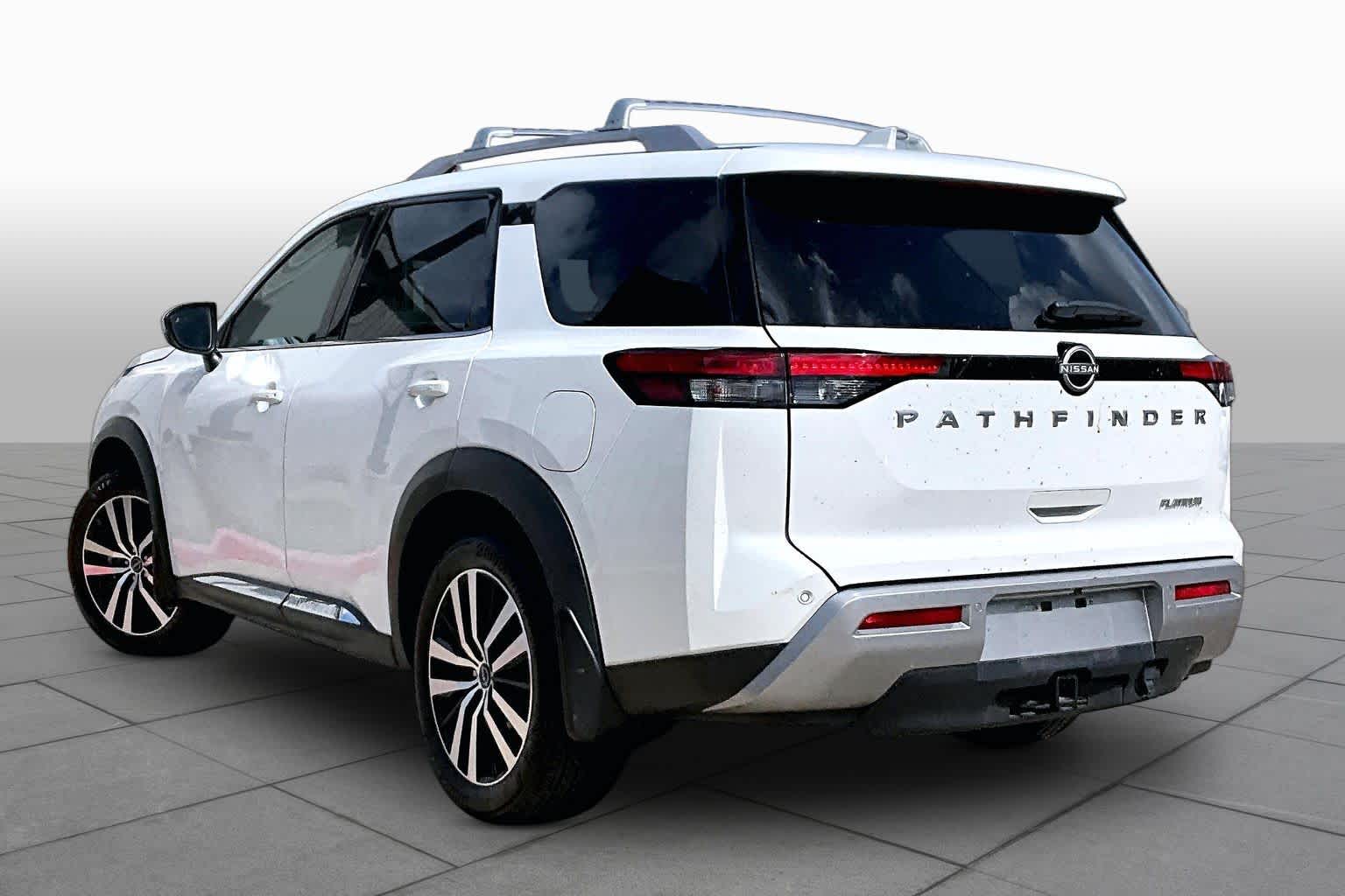 2025 Nissan Pathfinder Platinum Everest White Pearl Tricoat at Sterling McCall Nissan