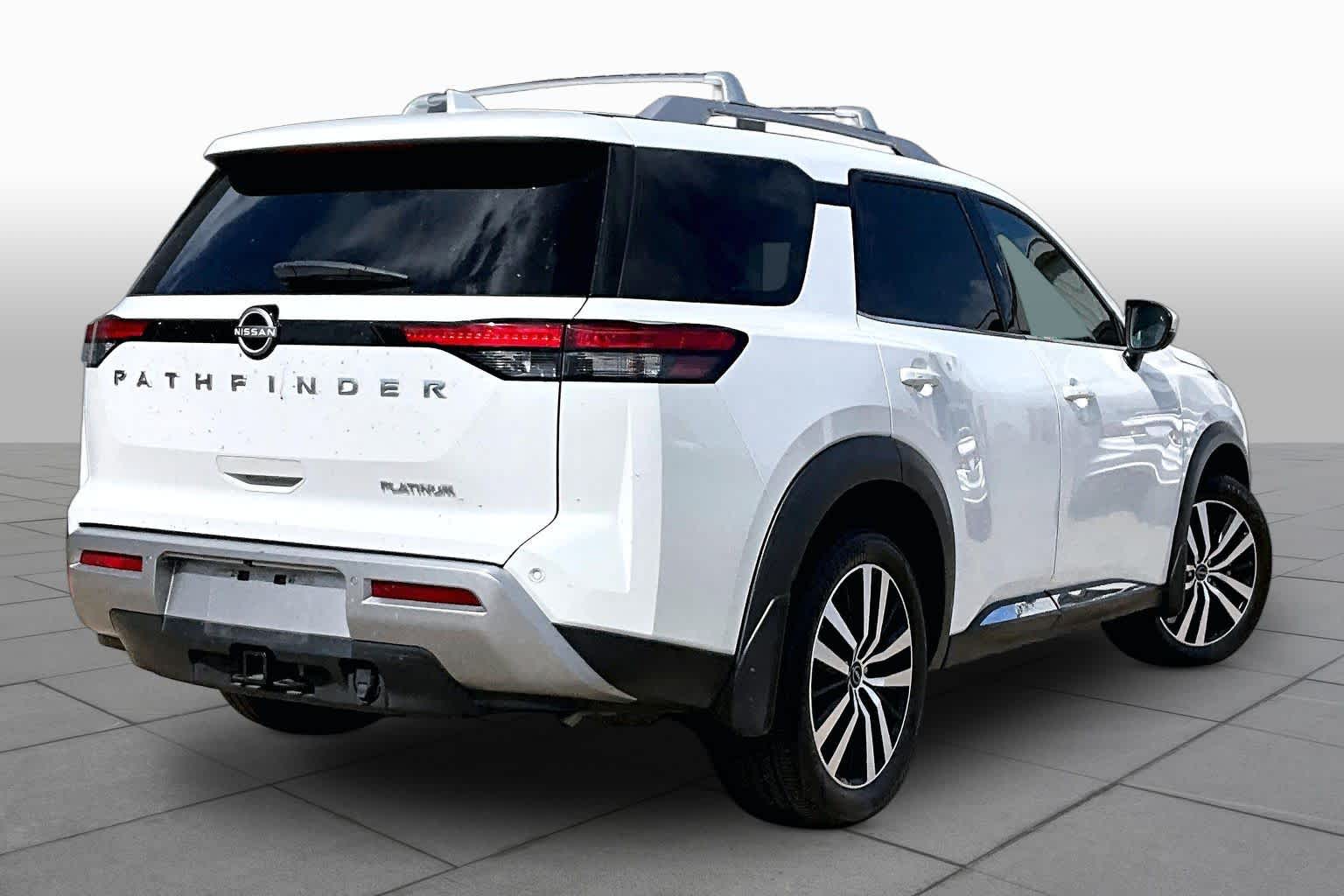 2025 Nissan Pathfinder Platinum Everest White Pearl Tricoat at Sterling McCall Nissan