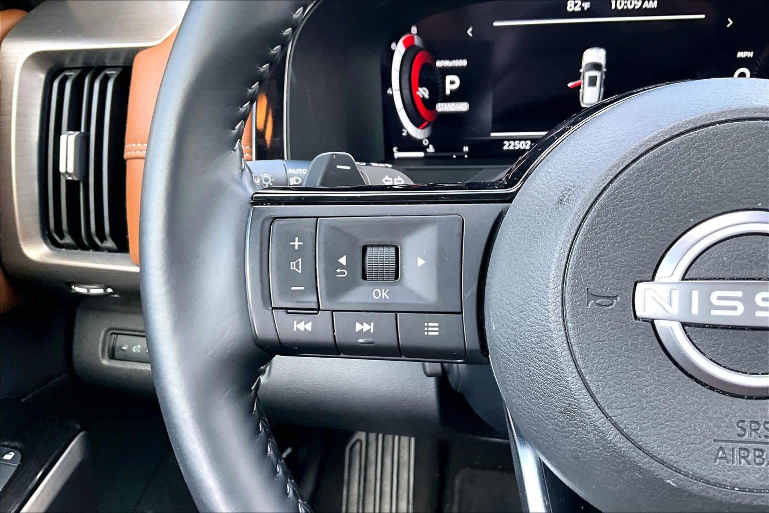 2025 Nissan Pathfinder Platinum Everest White Pearl Tricoat at Sterling McCall Nissan