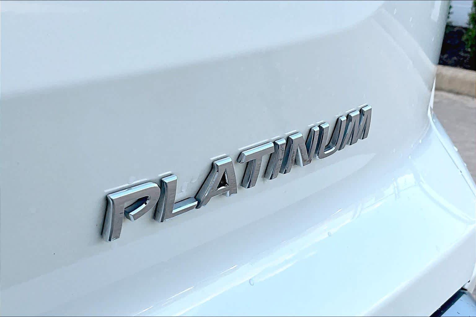 2023 Nissan Pathfinder Platinum Pearl White Tricoat/Super Black at Sterling McCall Nissan