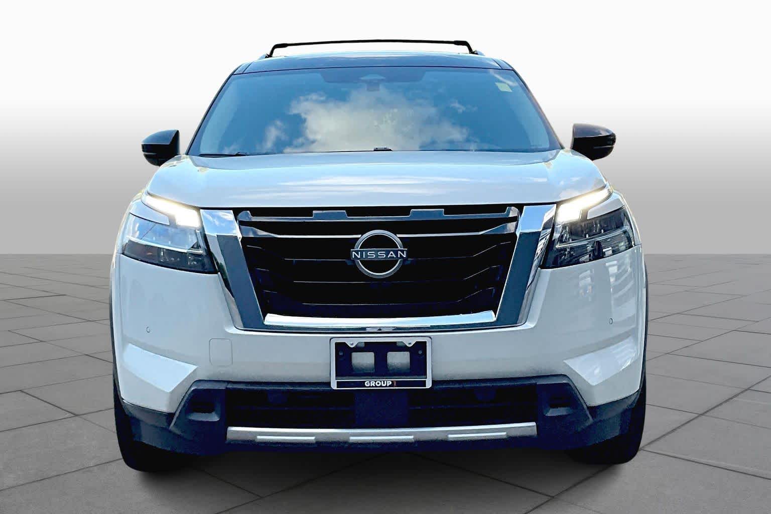 2023 Nissan Pathfinder Platinum Pearl White Tricoat/Super Black at Sterling McCall Nissan