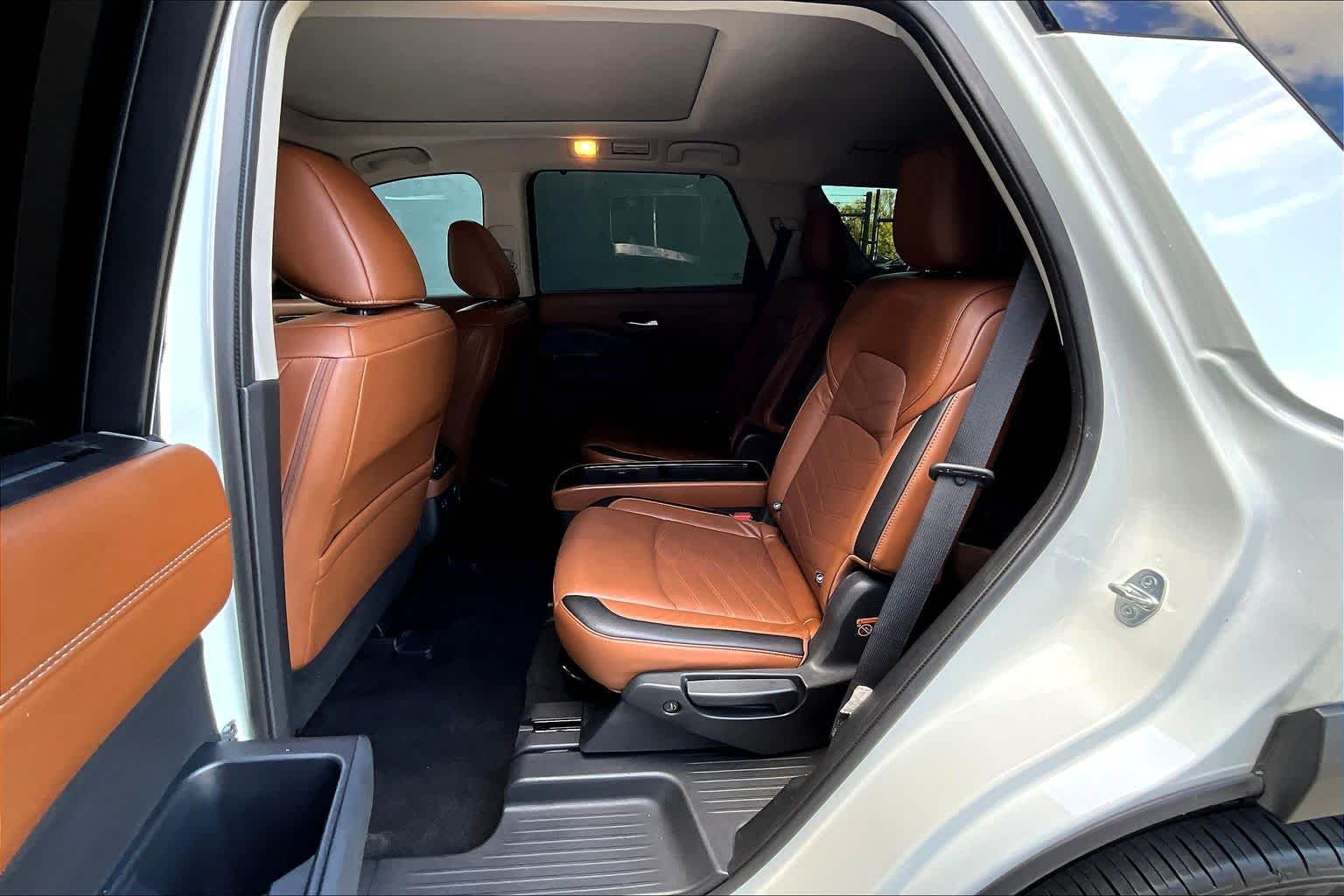 2023 Nissan Pathfinder Platinum Pearl White Tricoat/Super Black at Sterling McCall Nissan