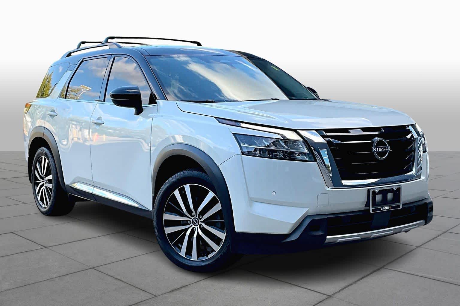 2023 Nissan Pathfinder Platinum Pearl White Tricoat/Super Black at Sterling McCall Nissan