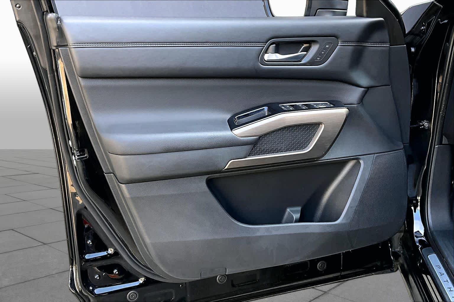 2025 Nissan Pathfinder Platinum Super Black at Sterling McCall Nissan