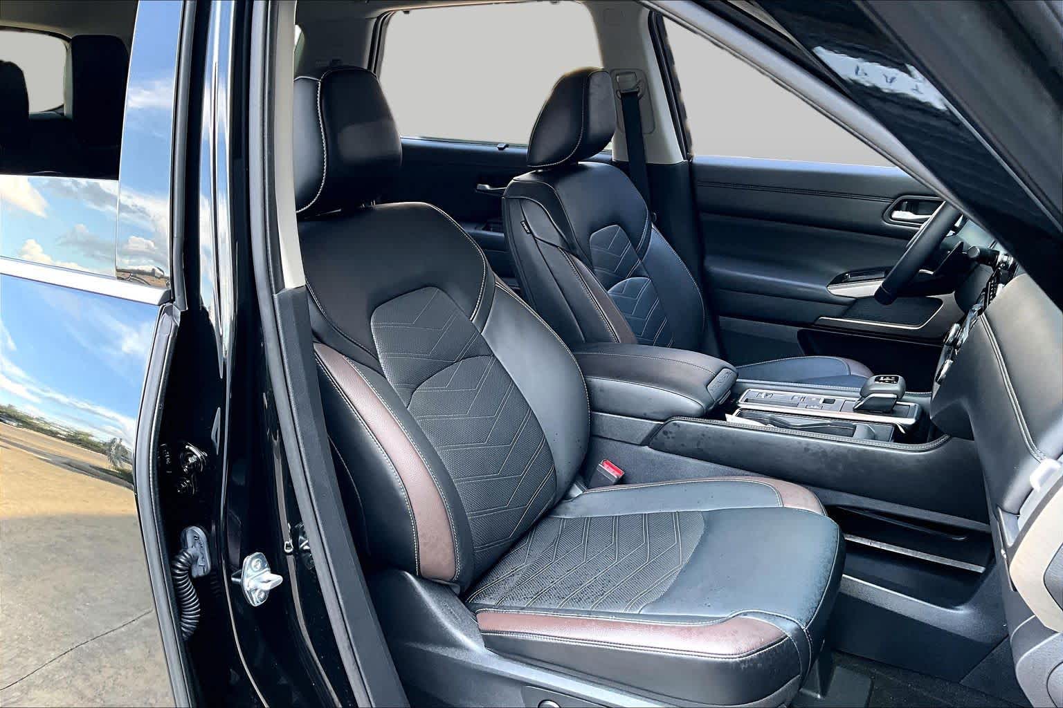 2025 Nissan Pathfinder Platinum Super Black at Sterling McCall Nissan