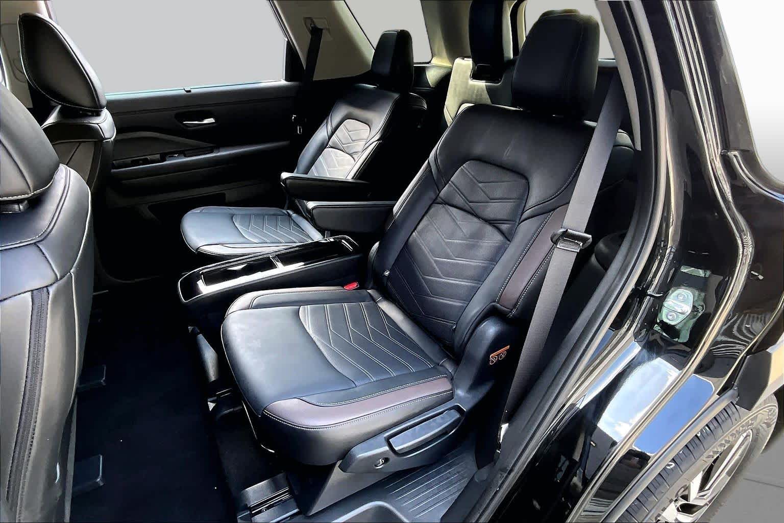2025 Nissan Pathfinder Platinum Super Black at Sterling McCall Nissan