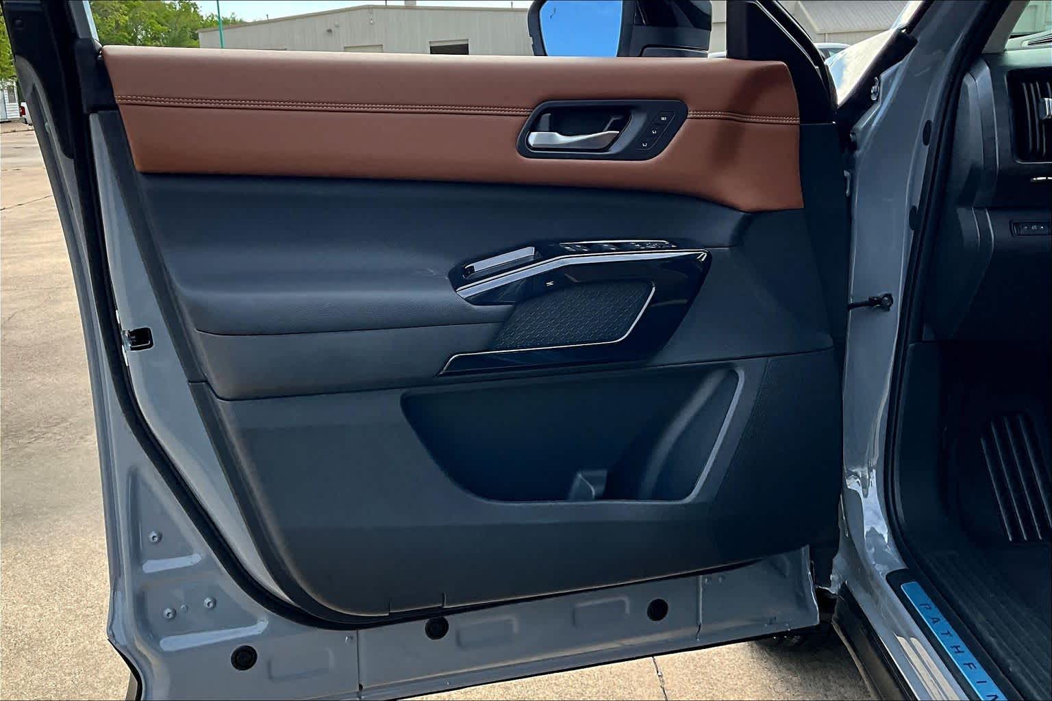 2026 Nissan Pathfinder Platinum Boulder Gray Pearl/Super Black at Sterling McCall Nissan