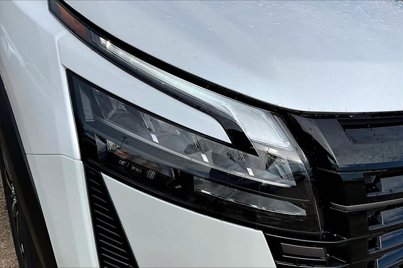 2026 Nissan Pathfinder Platinum Everest White Pearl Tricoat at Sterling McCall Nissan