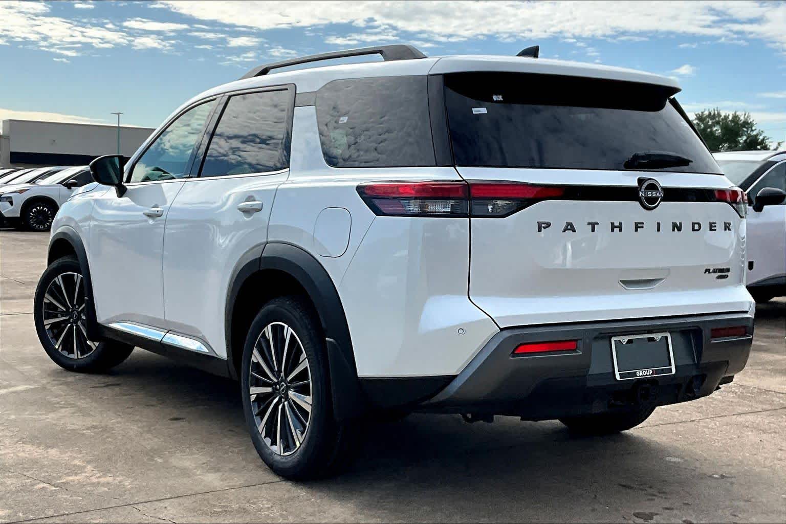 2026 Nissan Pathfinder Platinum Everest White Pearl Tricoat at Sterling McCall Nissan
