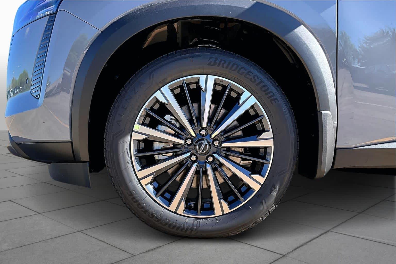 2026 Nissan Pathfinder Platinum Boulder Gray Pearl/Super Black at Sterling McCall Nissan