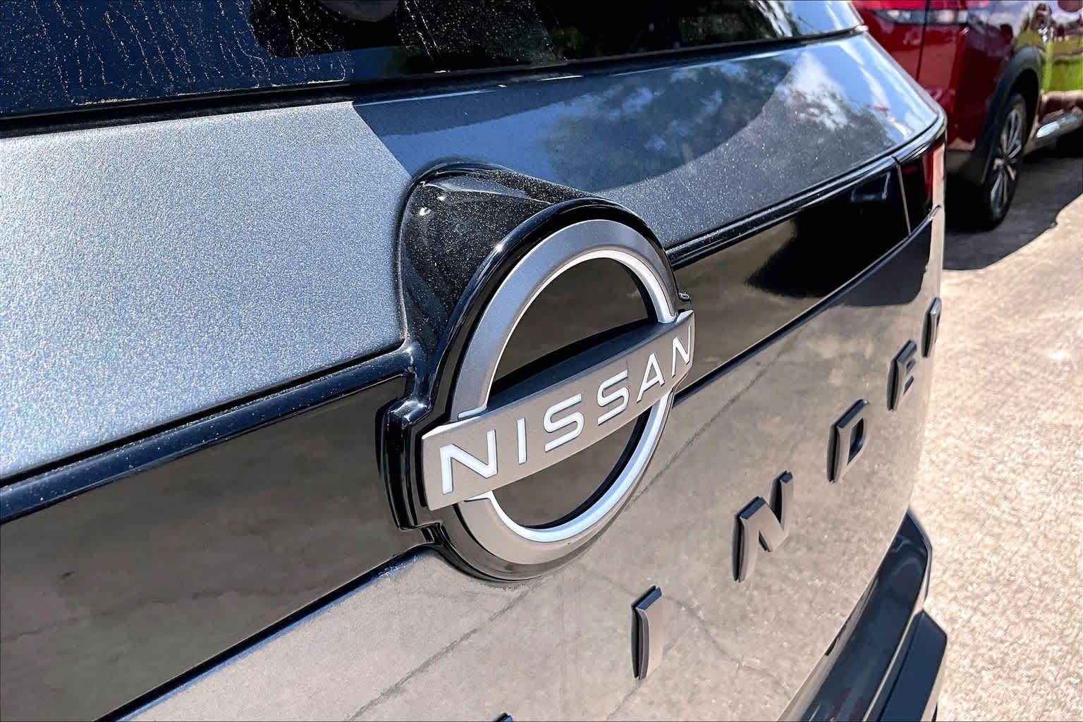 2026 Nissan Pathfinder Platinum Gun Metallic at Sterling McCall Nissan