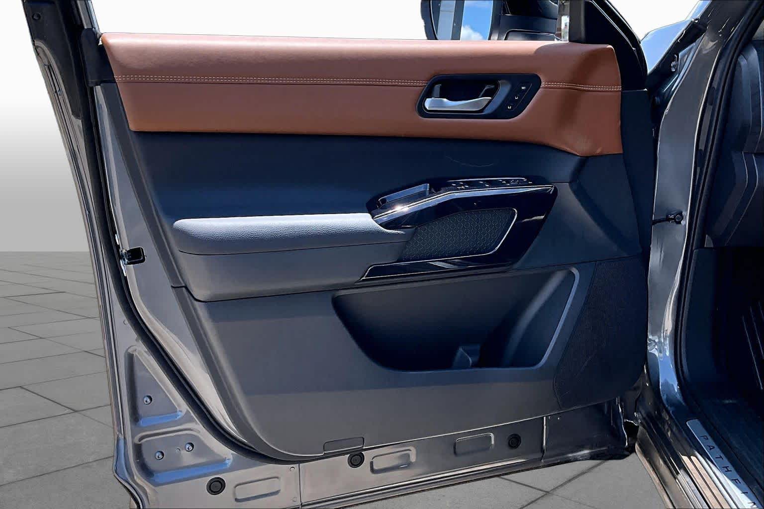 2026 Nissan Pathfinder Platinum Gun Metallic at Sterling McCall Nissan