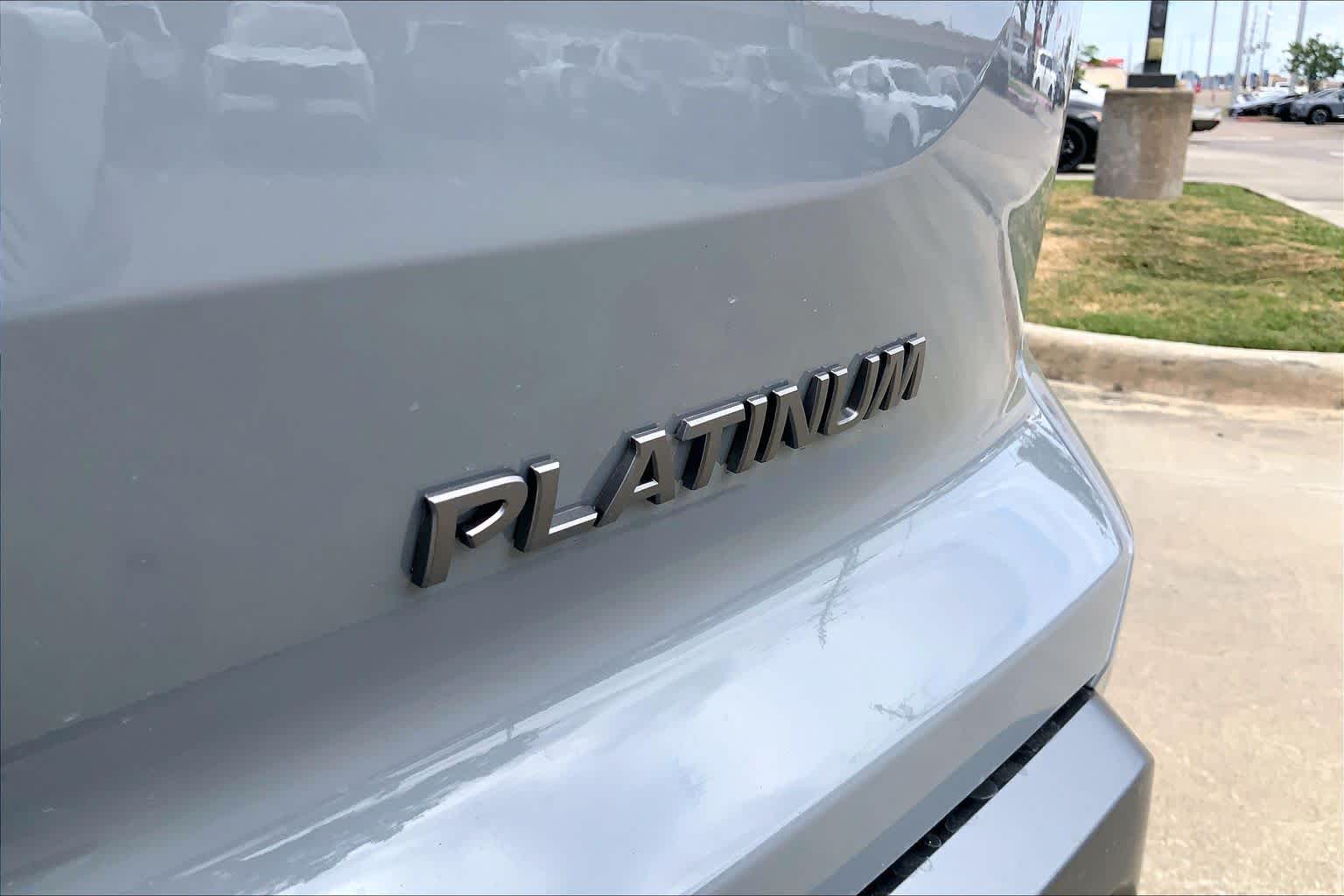 2026 Nissan Pathfinder photo 8 of 22