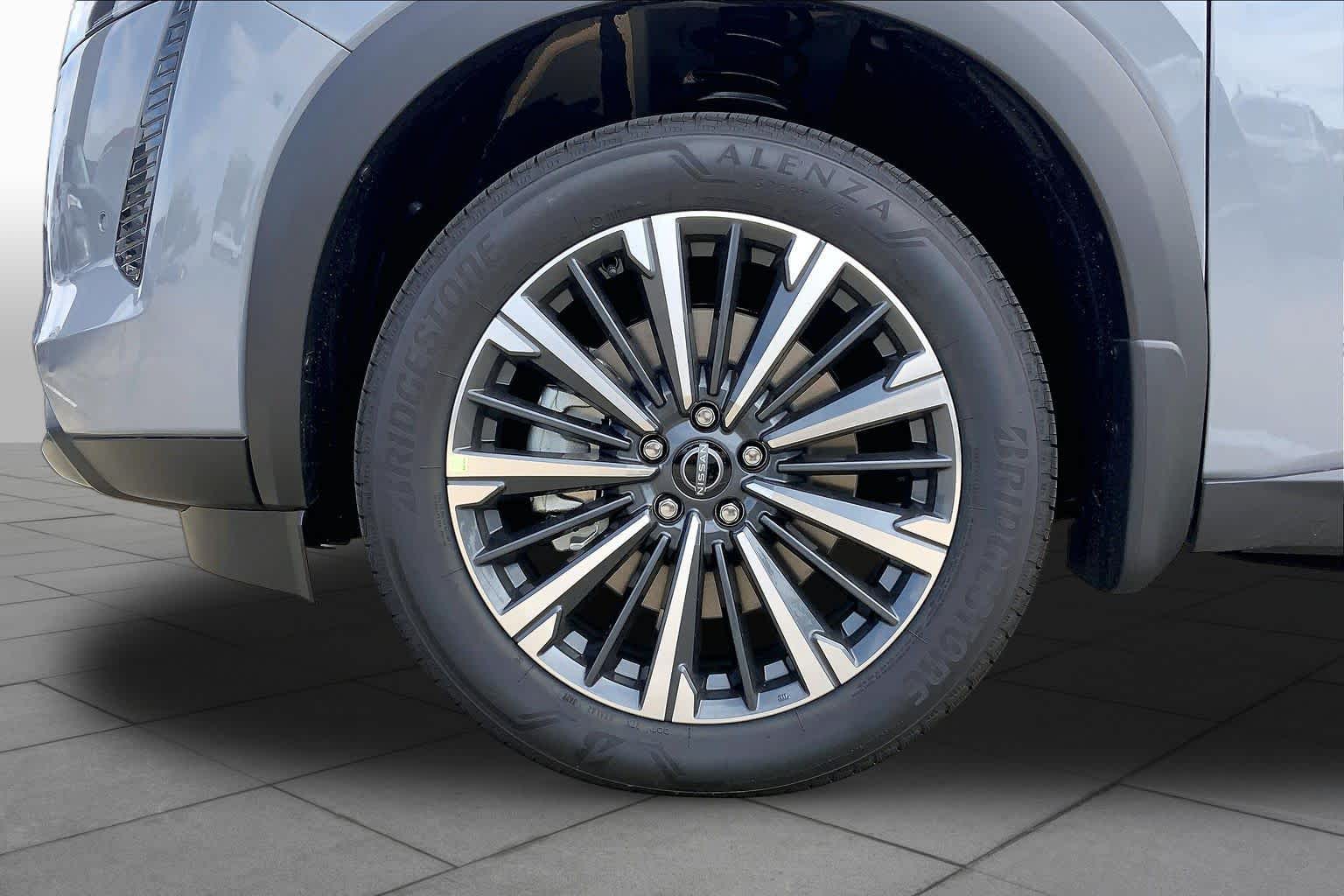 2026 Nissan Pathfinder photo 9 of 22