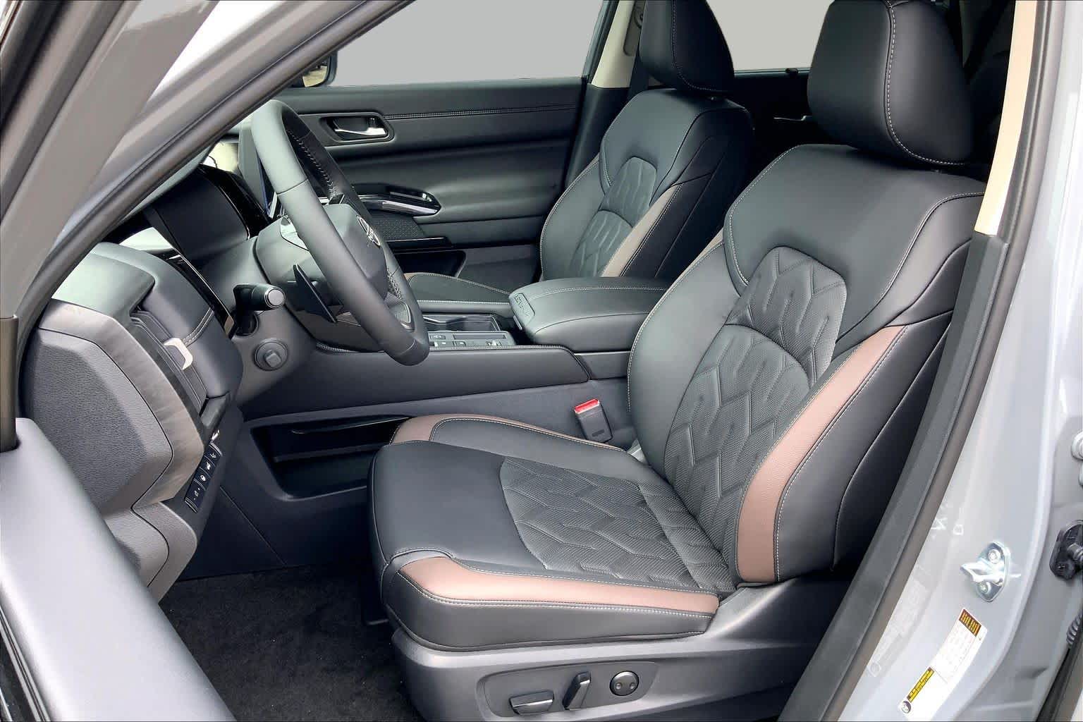 2026 Nissan Pathfinder photo 18 of 22