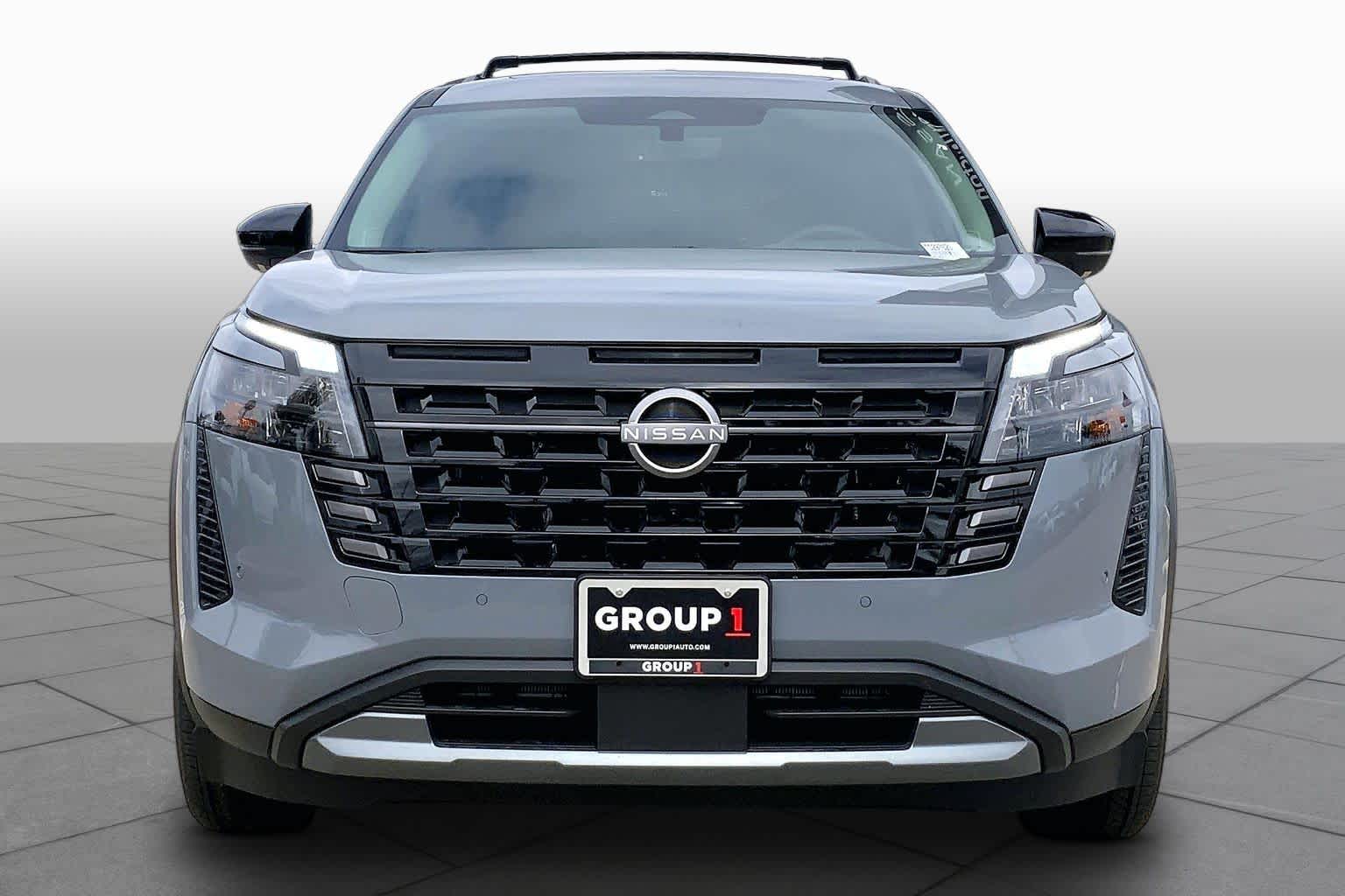 2026 Nissan Pathfinder photo 3 of 22