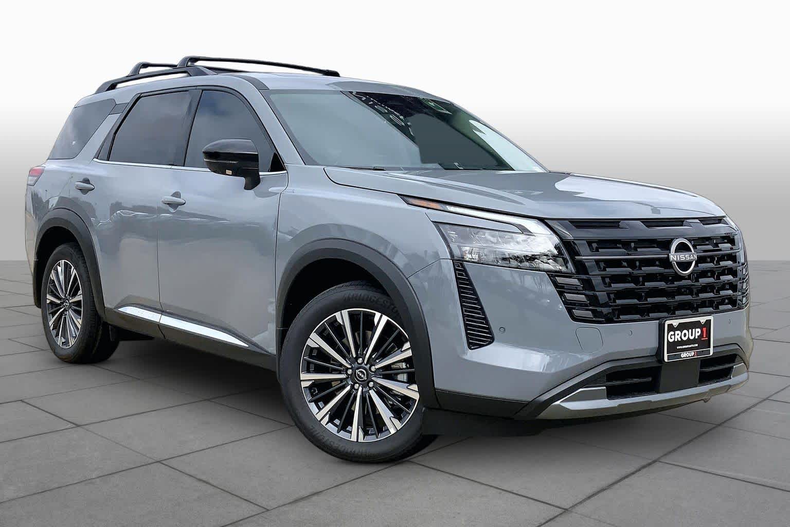 2026 Nissan Pathfinder photo 2 of 22