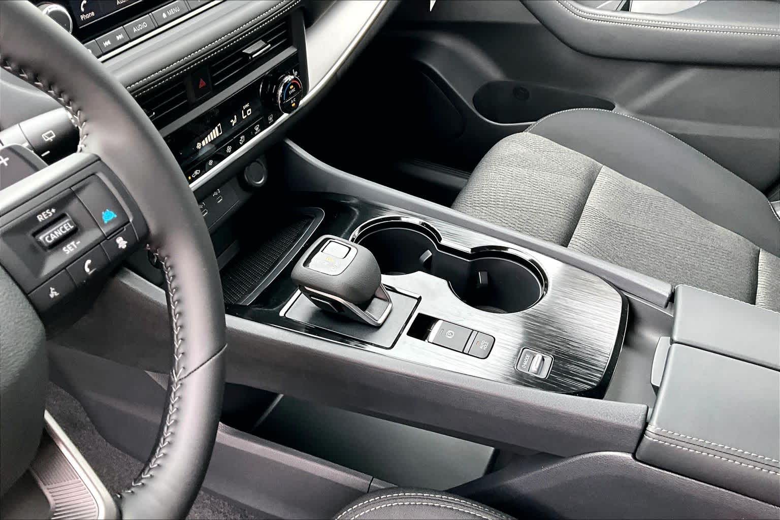 2026 Nissan Pathfinder photo 11 of 18