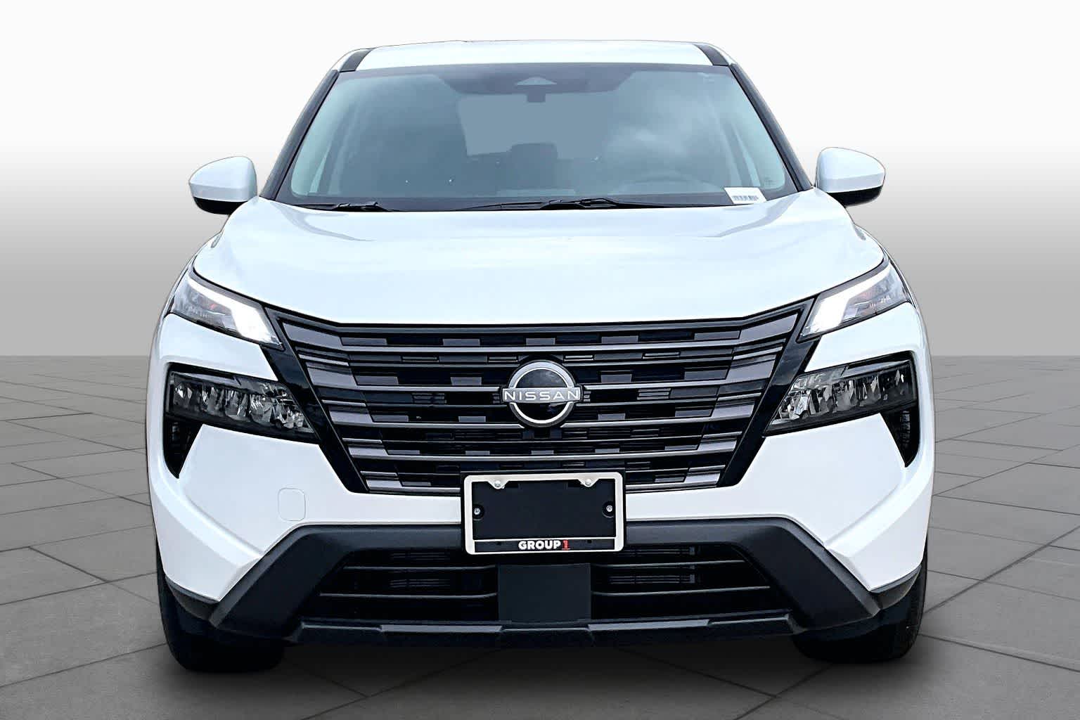 2026 Nissan Pathfinder photo 3 of 18