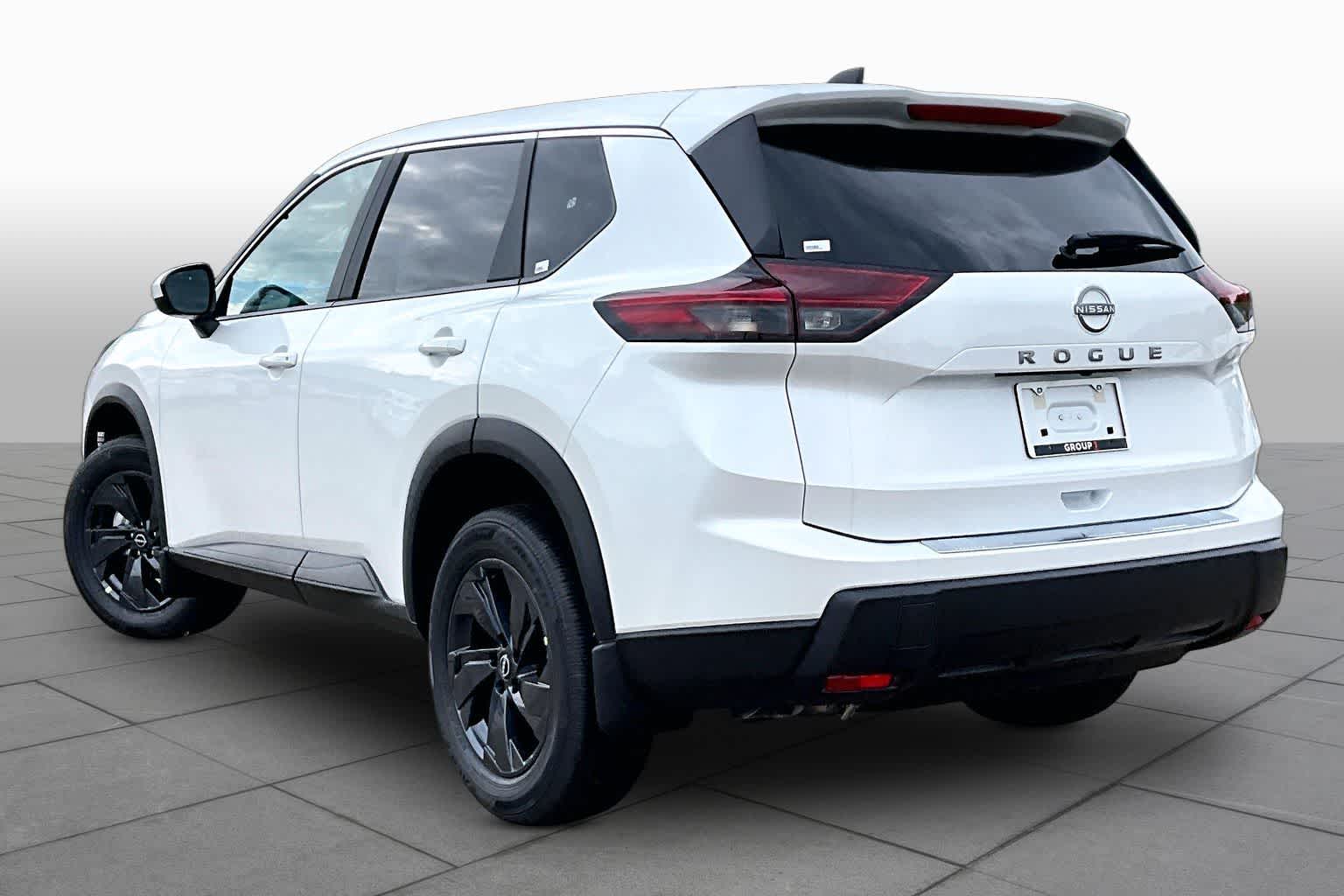 2026 Nissan Pathfinder photo 7 of 18