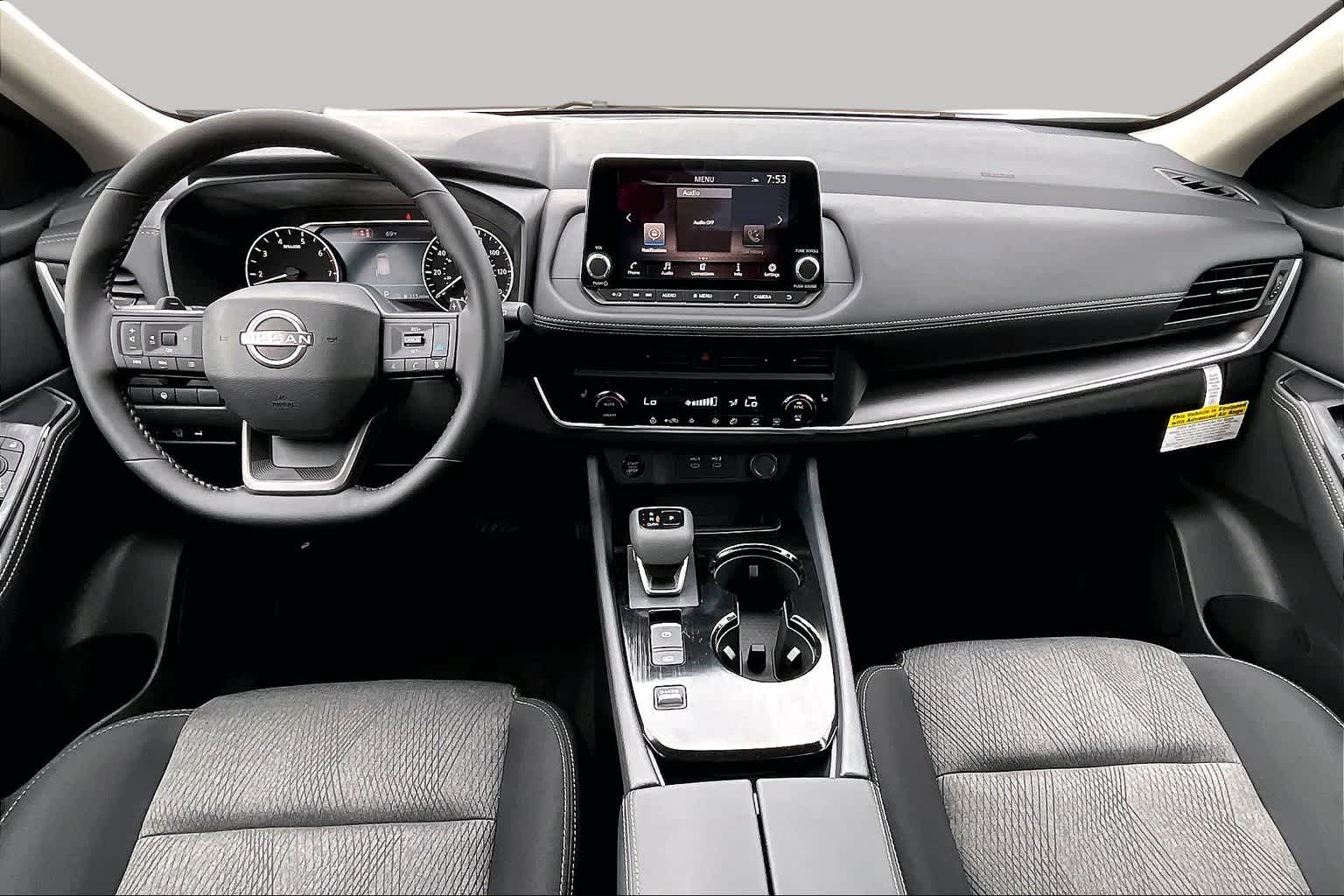 2026 Nissan Pathfinder photo 5 of 18