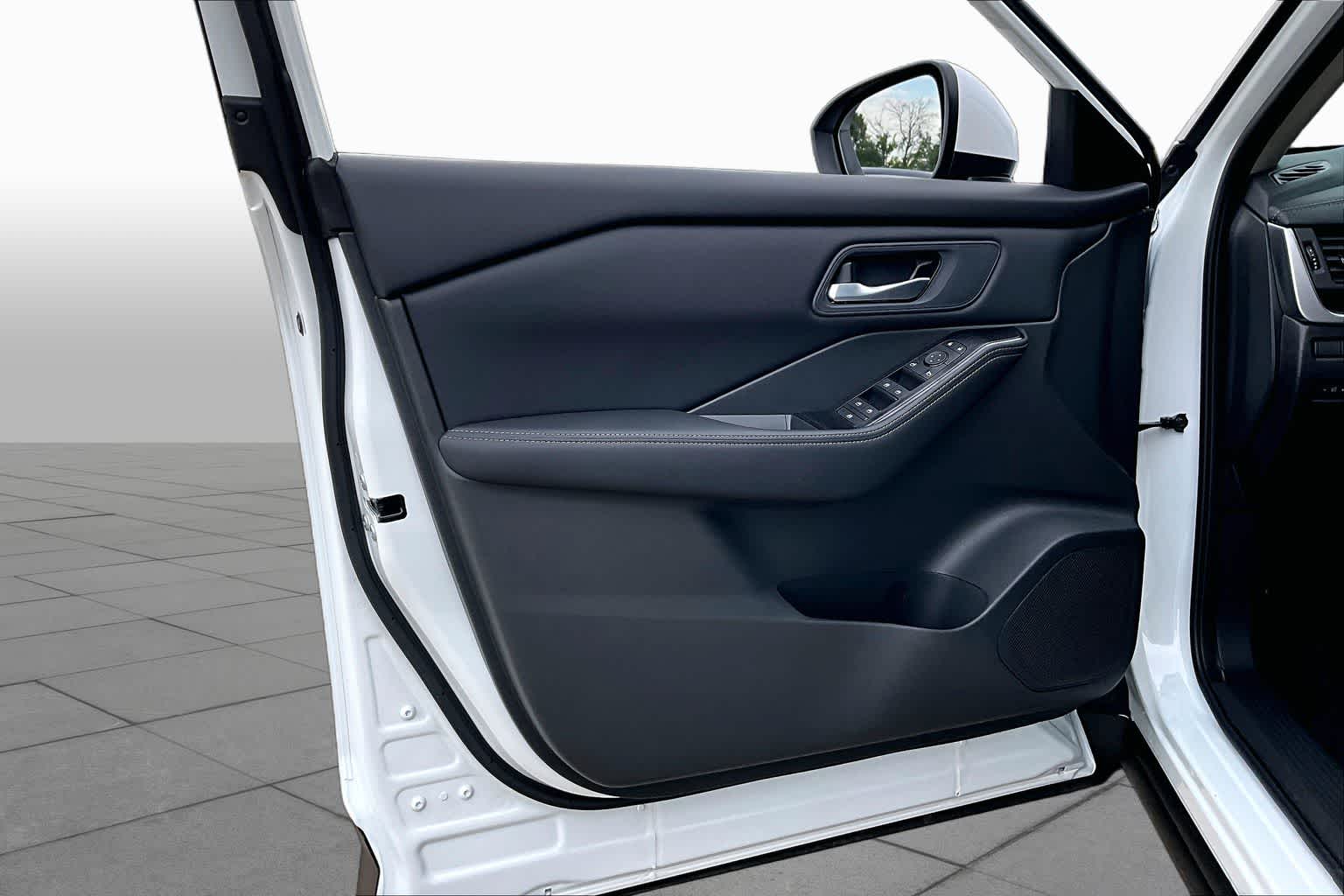 2026 Nissan Pathfinder photo 16 of 18