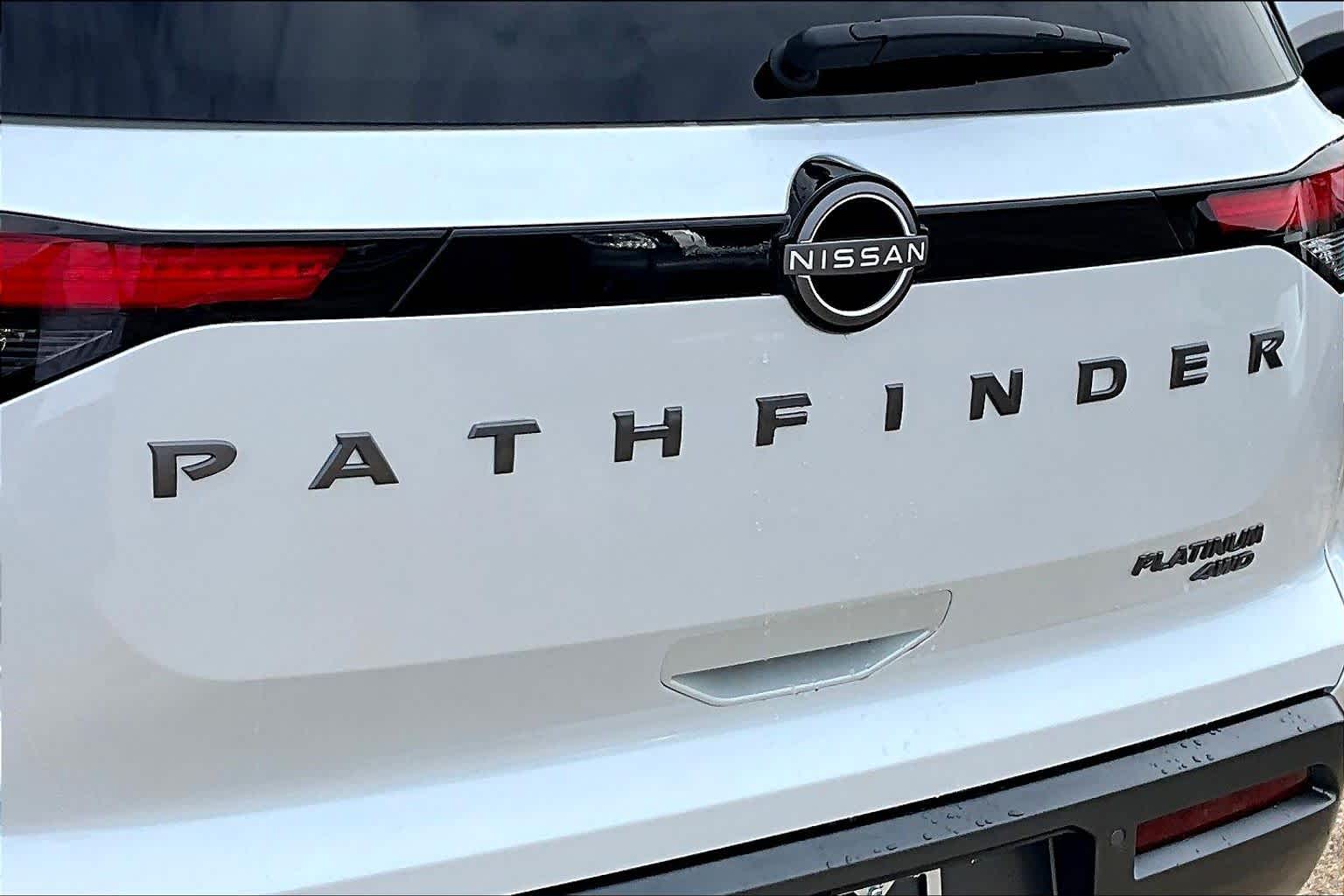 2026 Nissan Pathfinder Platinum Everest White Pearl Tricoat at Sterling McCall Nissan