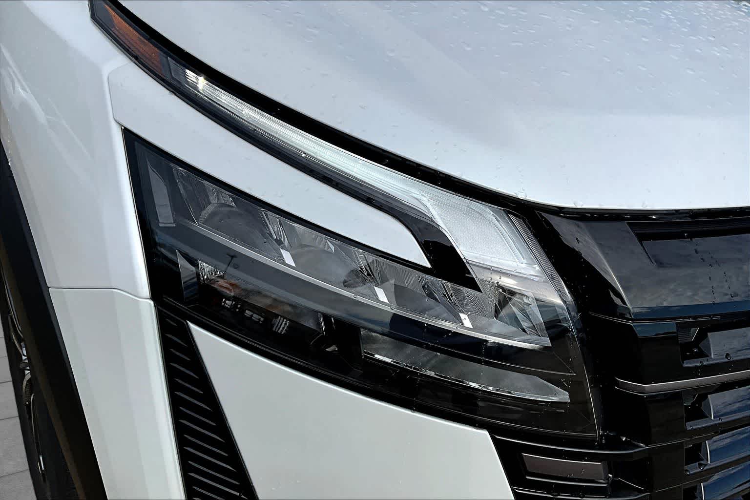 2026 Nissan Pathfinder Platinum Everest White Pearl Tricoat at Sterling McCall Nissan