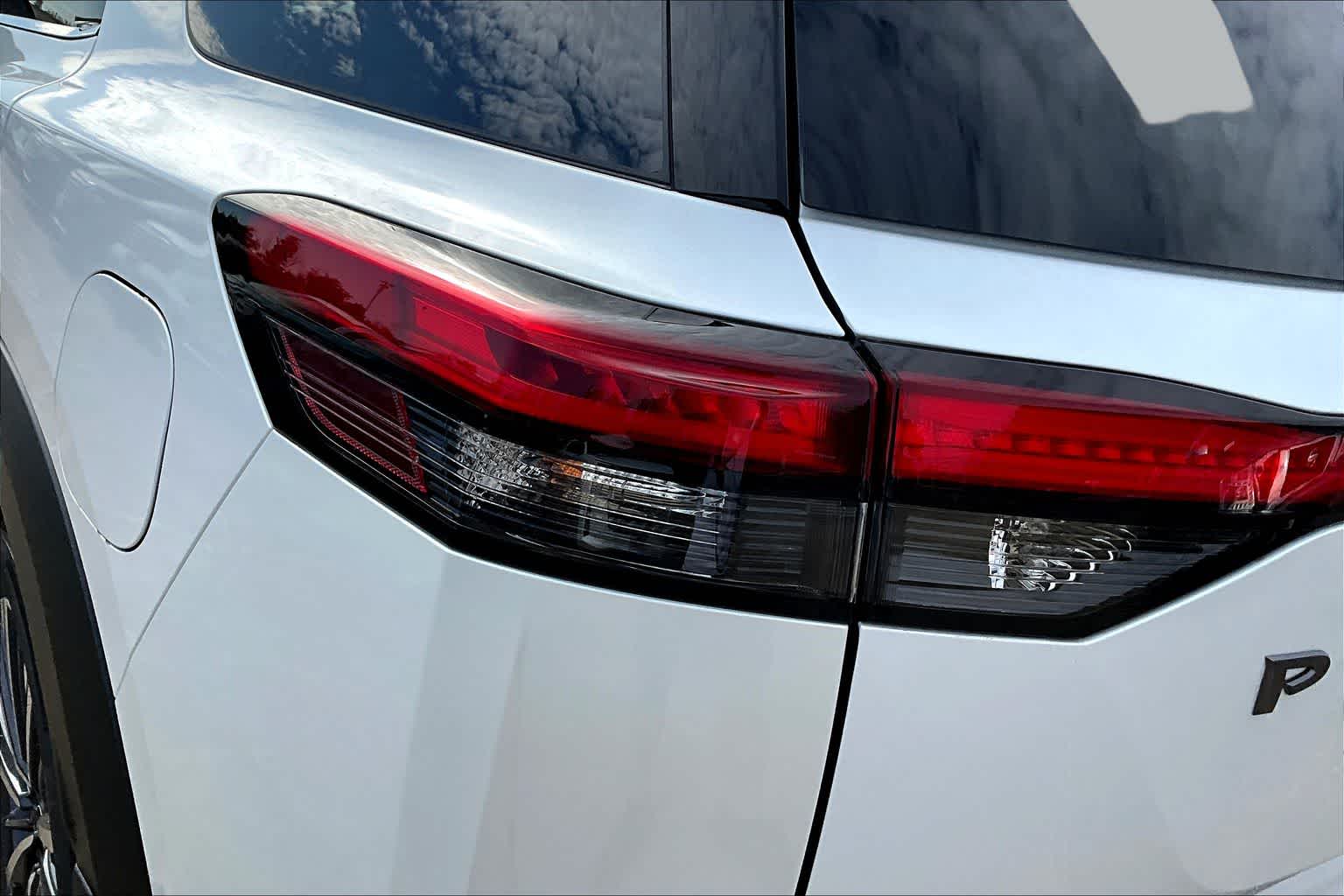 2026 Nissan Pathfinder Platinum Everest White Pearl Tricoat at Sterling McCall Nissan
