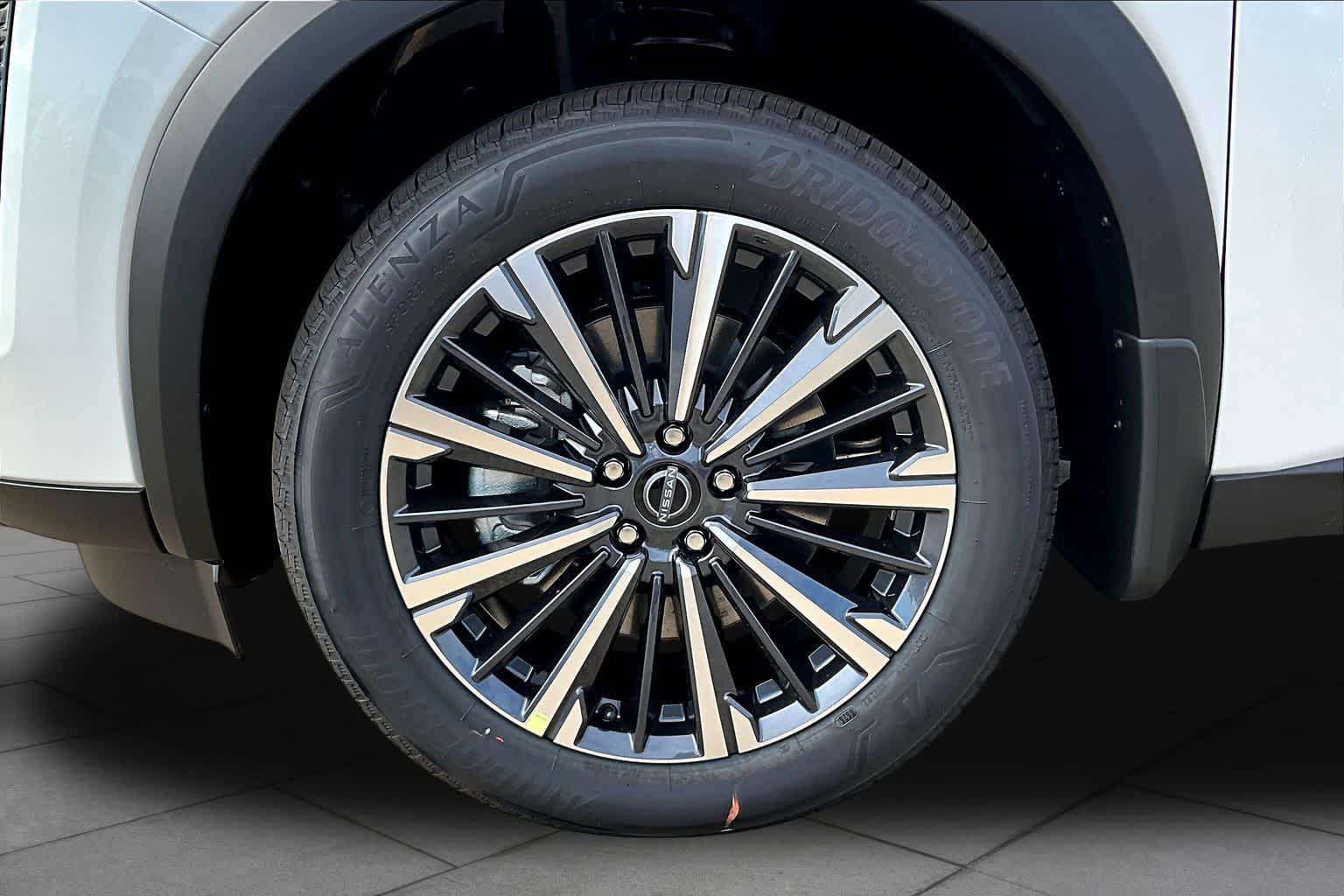 2026 Nissan Pathfinder Platinum Everest White Pearl Tricoat at Sterling McCall Nissan