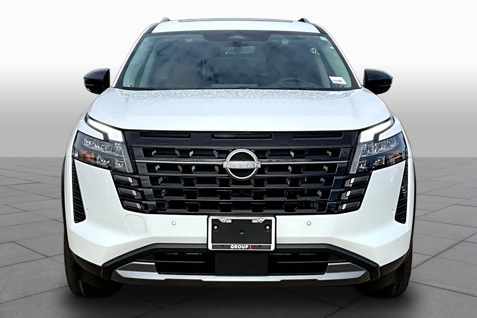2026 Nissan Pathfinder Platinum Everest White Pearl Tricoat at Sterling McCall Nissan