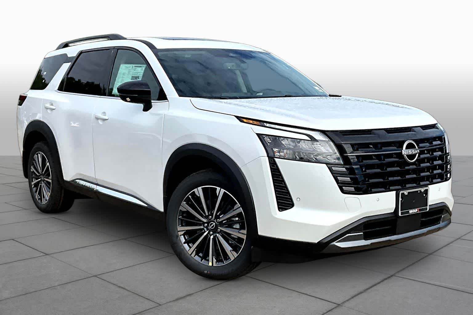 2026 Nissan Pathfinder Platinum Everest White Pearl Tricoat at Sterling McCall Nissan