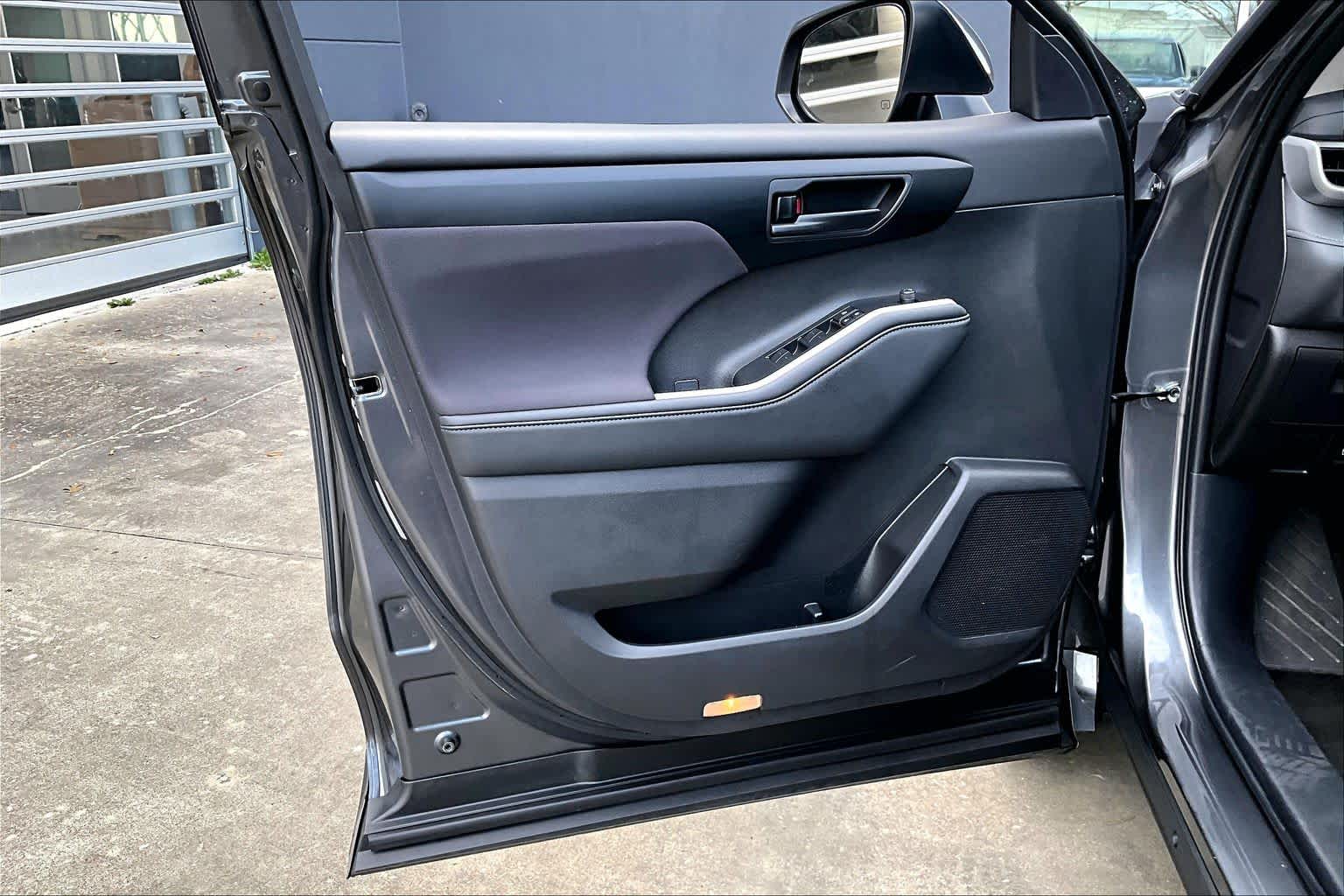 2025 Toyota Highlander Limited Magnetic Gray Metallic at AutoNation USA Houston