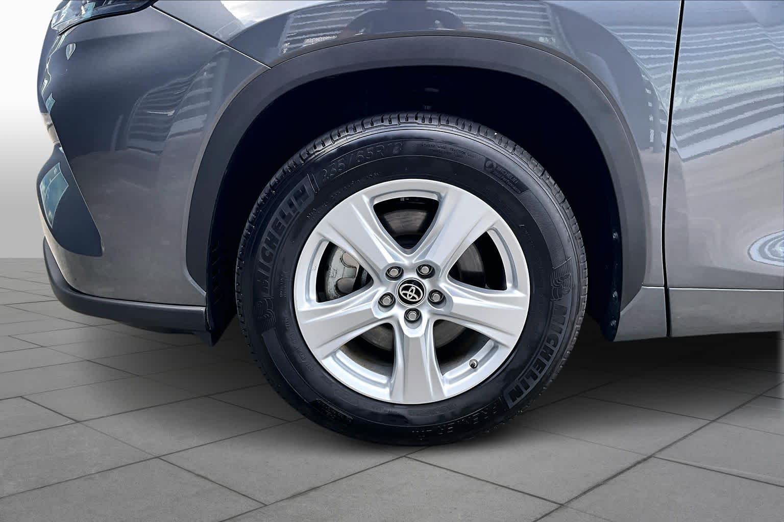 2025 Toyota Highlander Limited Magnetic Gray Metallic at AutoNation USA Houston