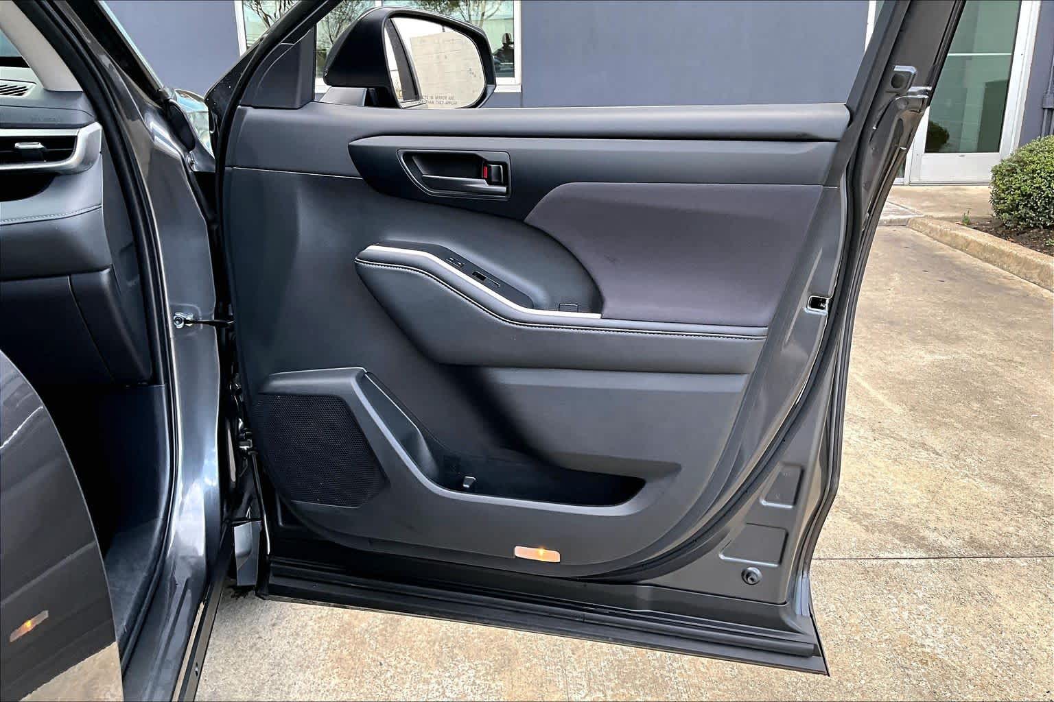 2025 Toyota Highlander Limited Magnetic Gray Metallic at AutoNation USA Houston