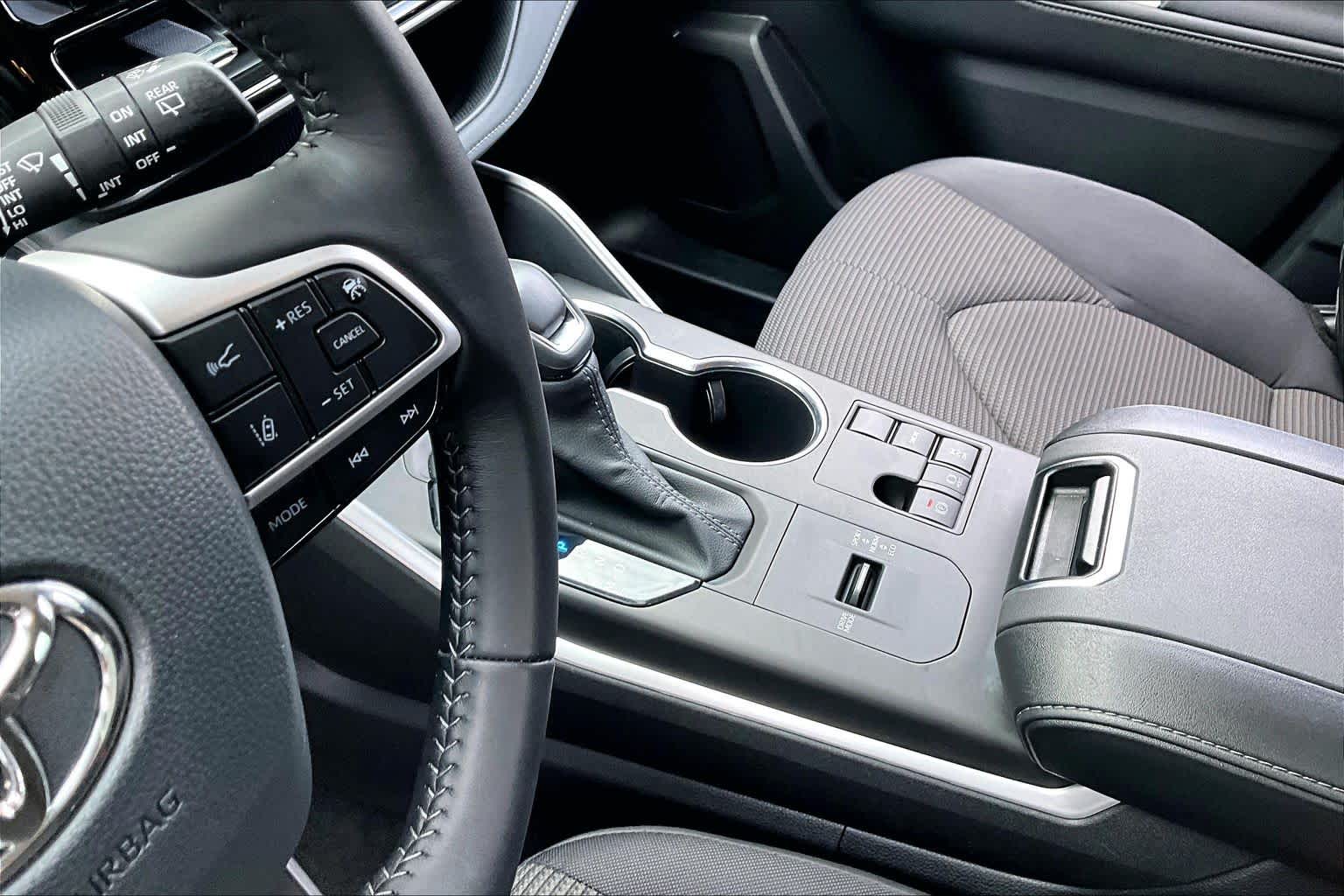 2025 Toyota Highlander Limited Magnetic Gray Metallic at AutoNation USA Houston