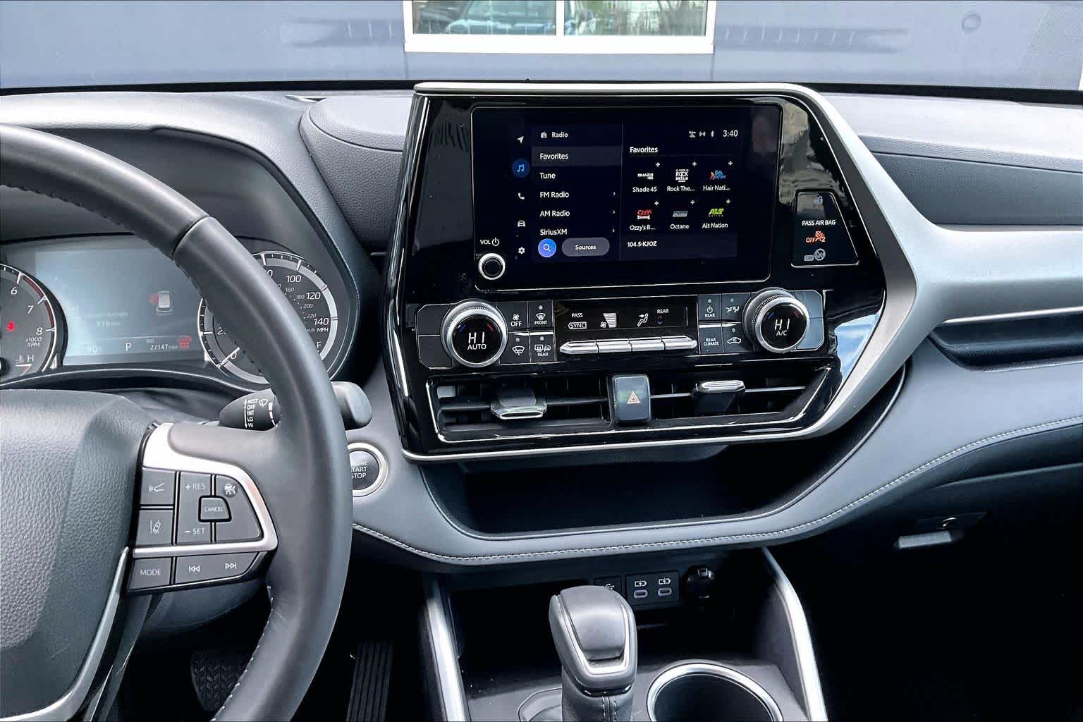 2025 Toyota Highlander Limited Magnetic Gray Metallic at AutoNation USA Houston