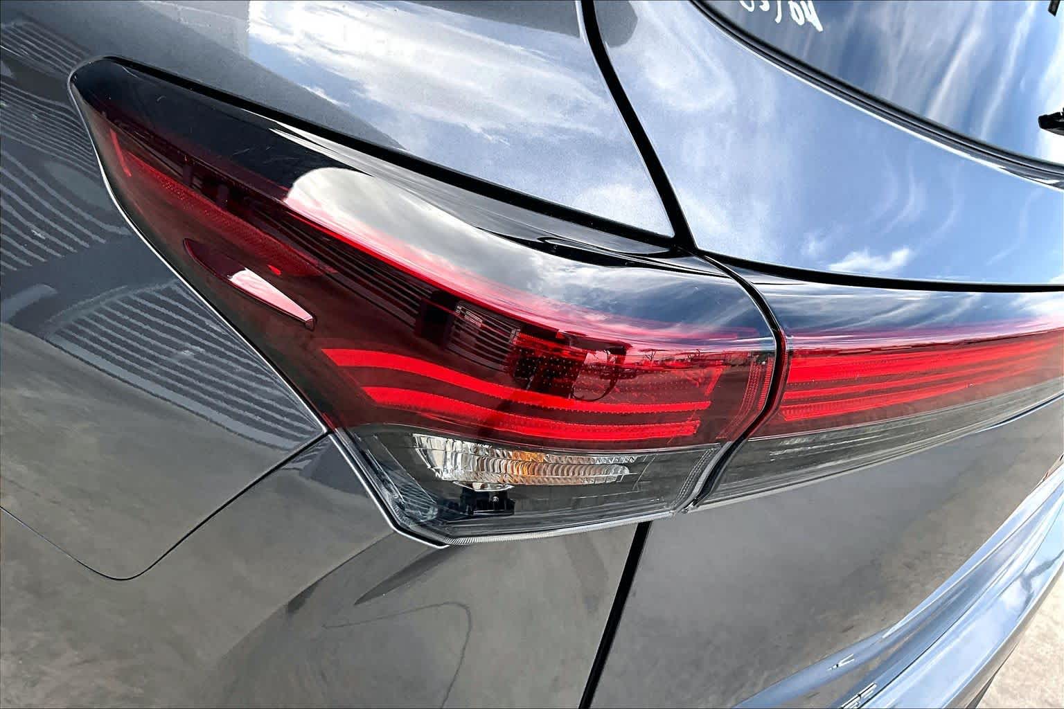 2025 Toyota Highlander Limited Magnetic Gray Metallic at AutoNation USA Houston