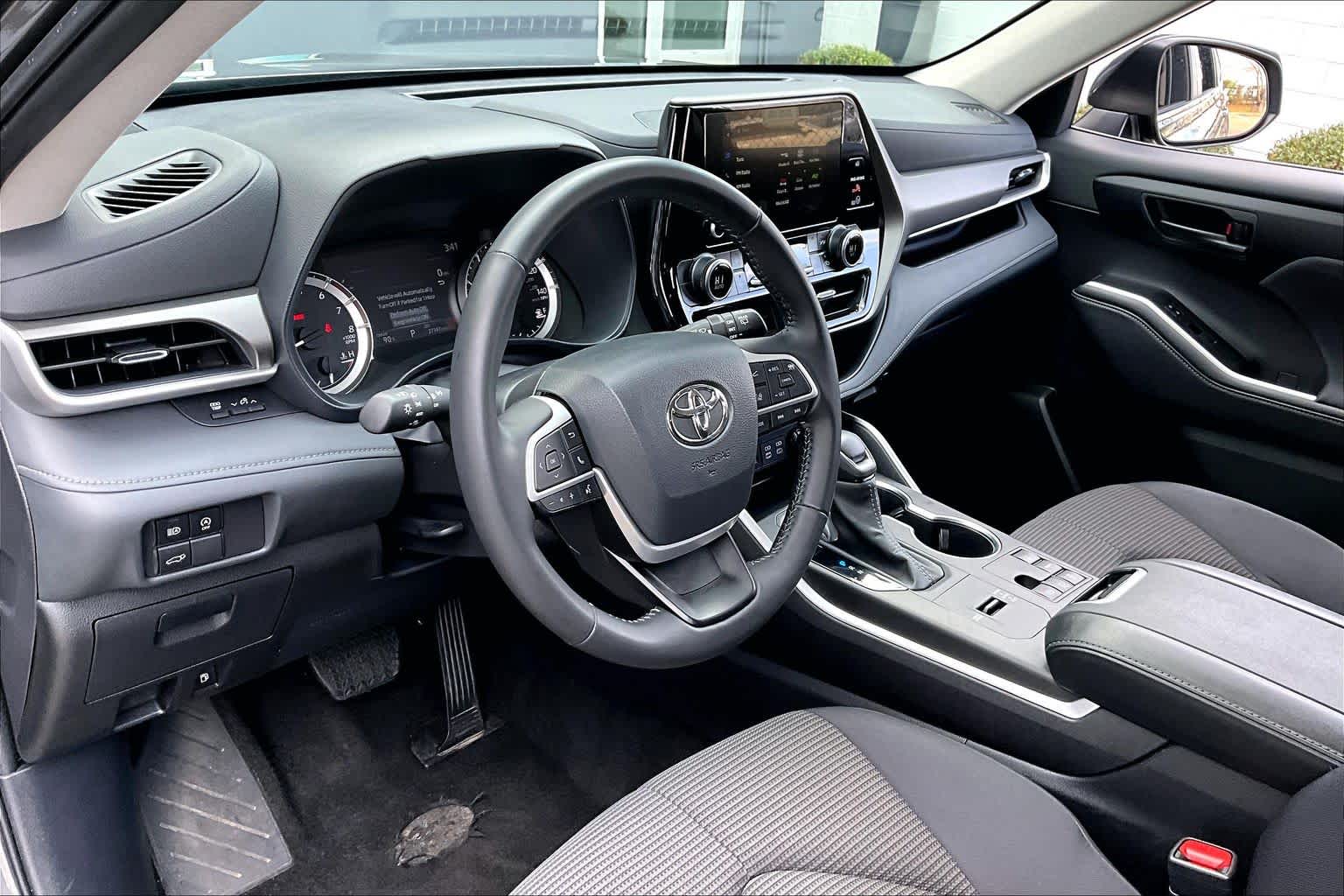 2025 Toyota Highlander Limited Magnetic Gray Metallic at AutoNation USA Houston