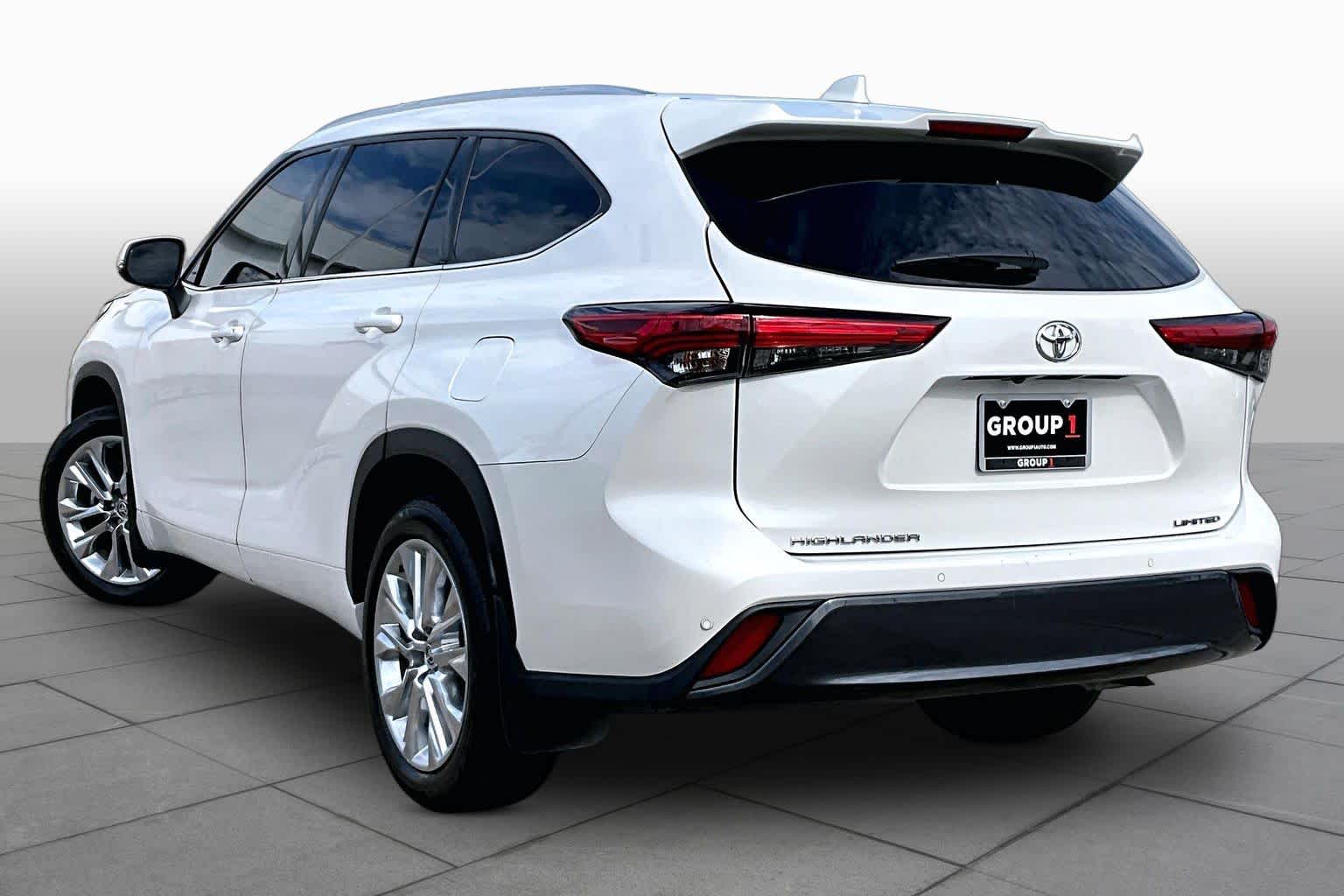 2020 Toyota Highlander photo 12 of 33