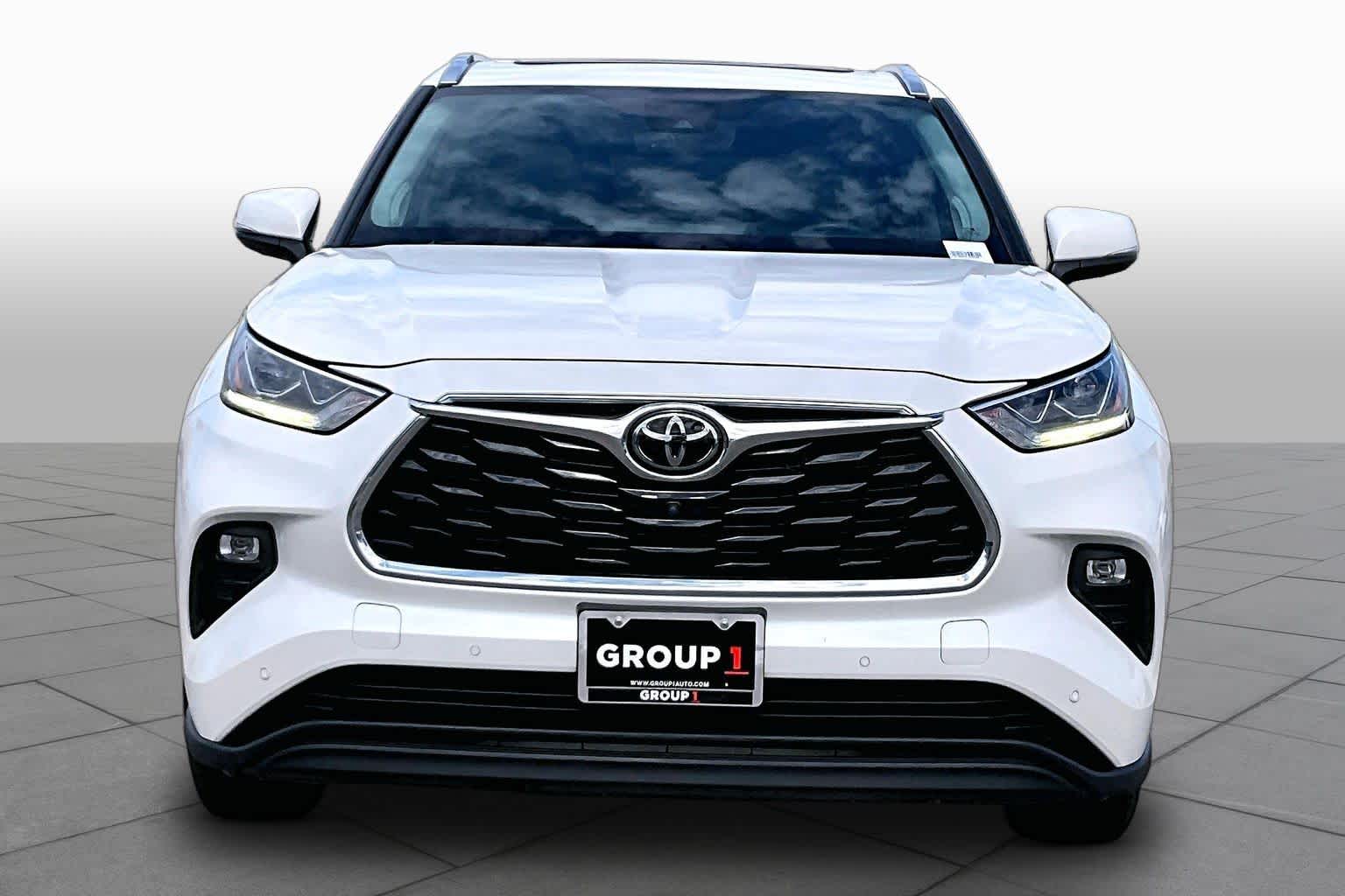 2020 Toyota Highlander photo 4 of 33