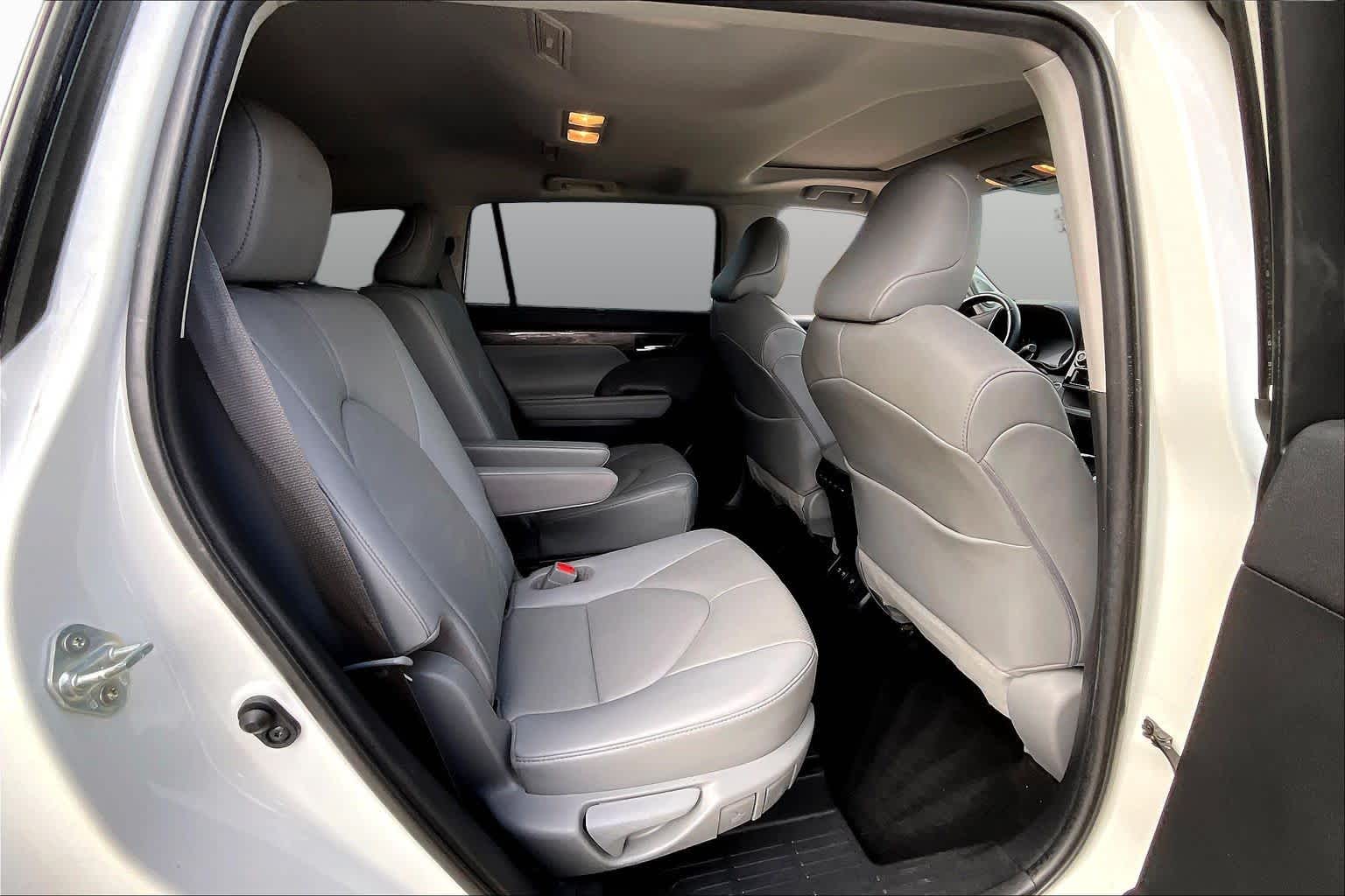 2020 Toyota Highlander photo 21 of 33