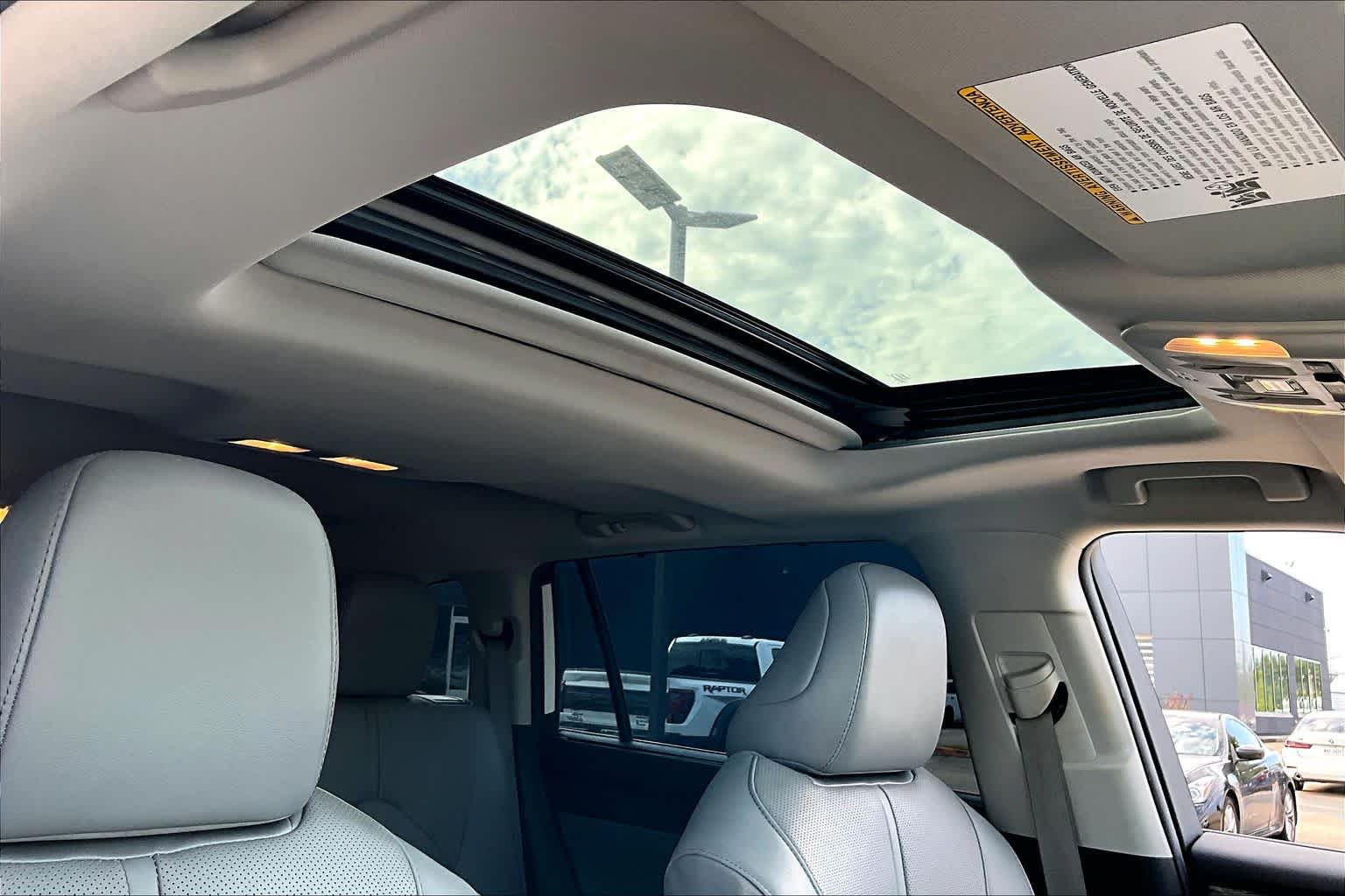2020 Toyota Highlander photo 14 of 33