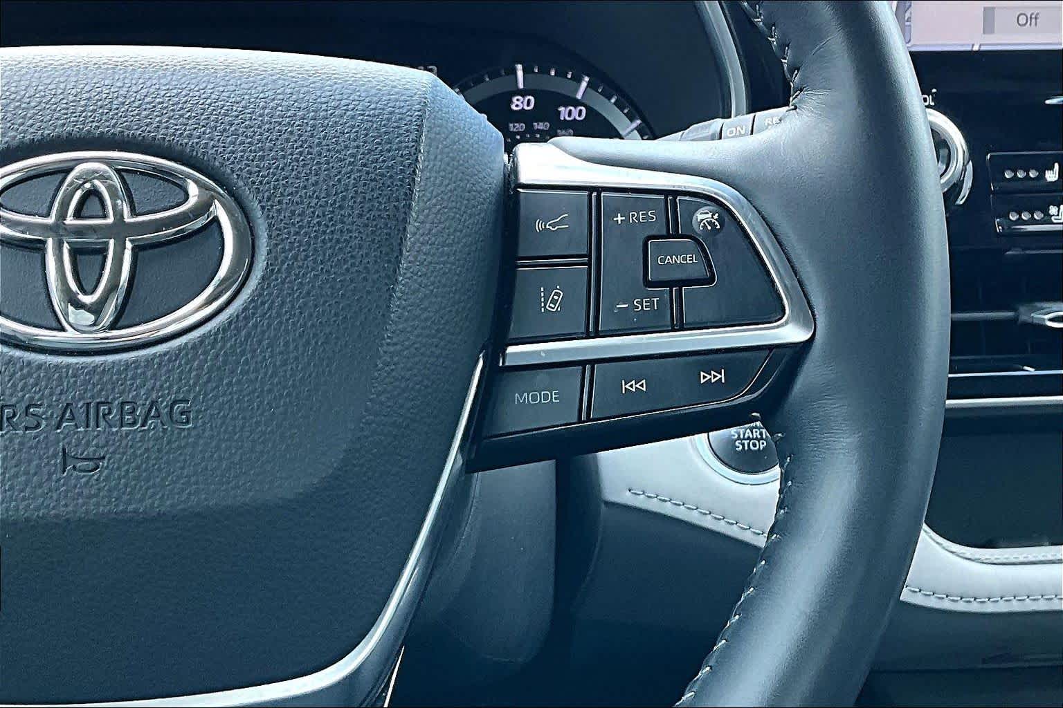 2020 Toyota Highlander photo 25 of 33