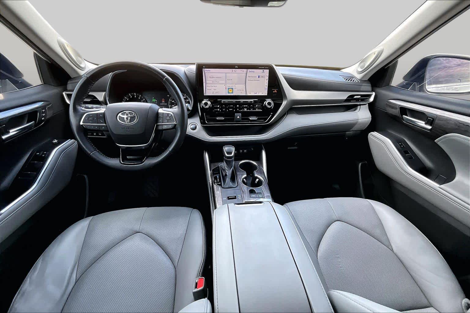 2020 Toyota Highlander photo 16 of 33