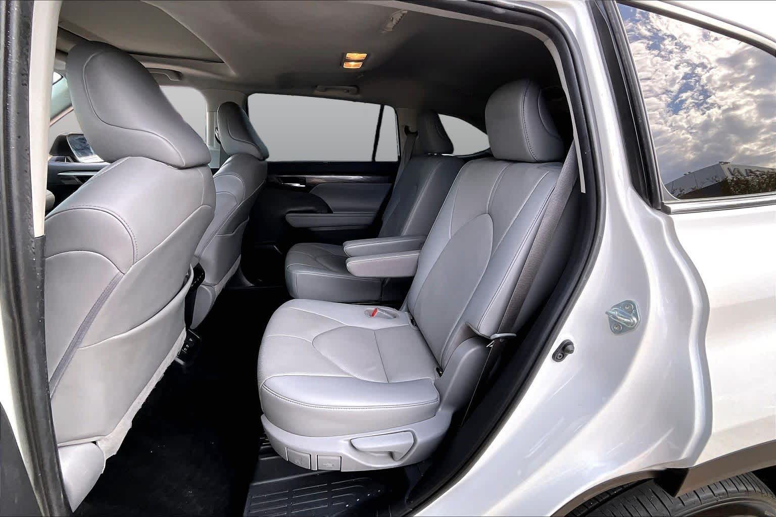 2020 Toyota Highlander photo 20 of 33