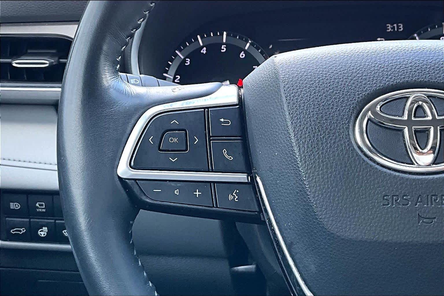 2020 Toyota Highlander photo 24 of 33
